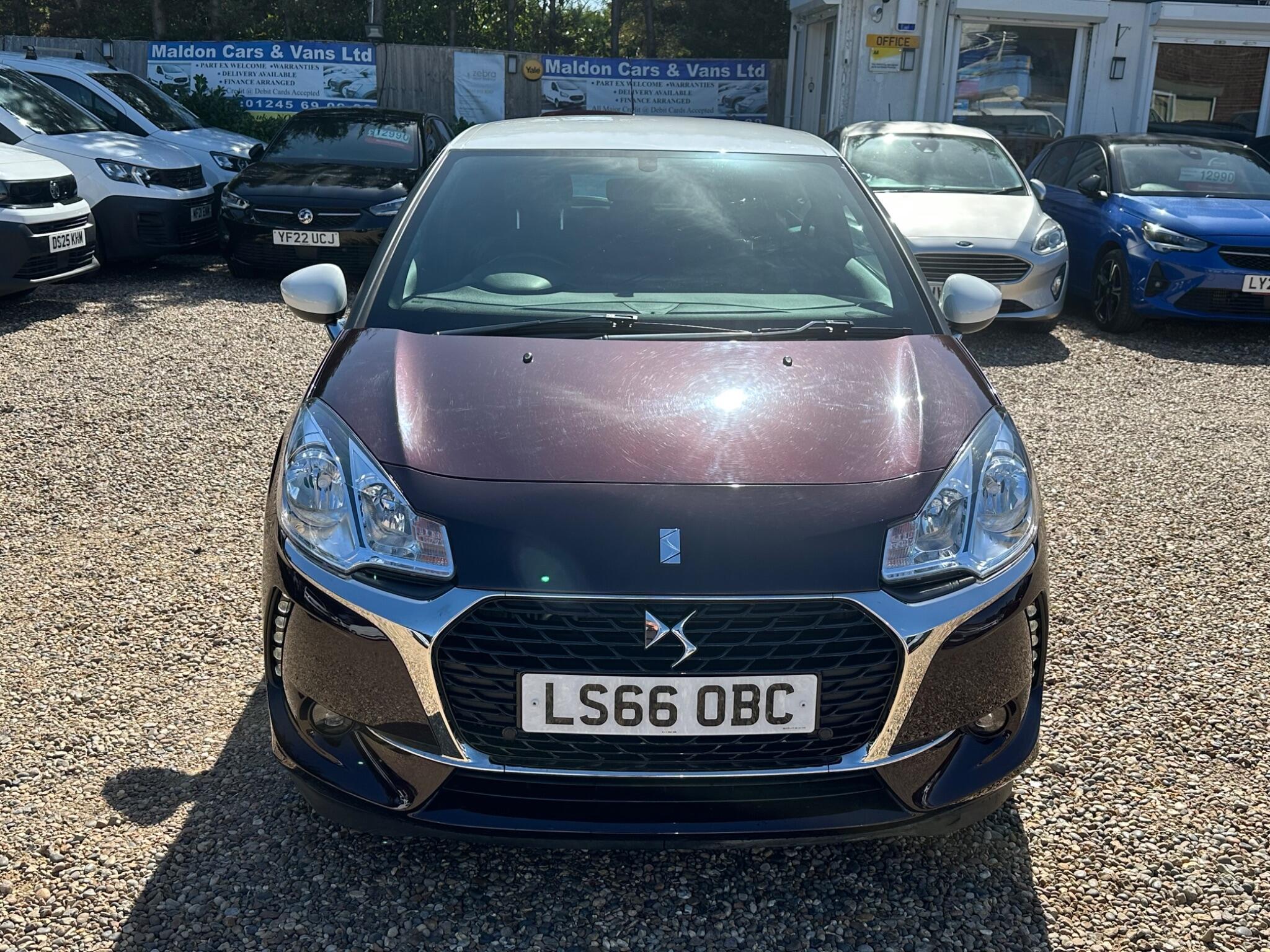 DS Automobiles DS 3 view 8