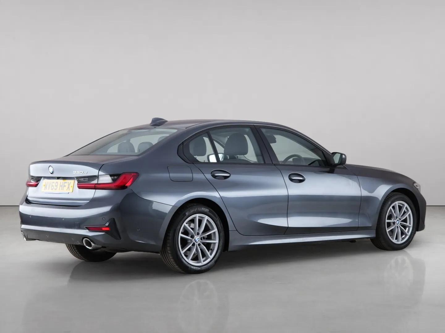 BMW 3 Series view 8