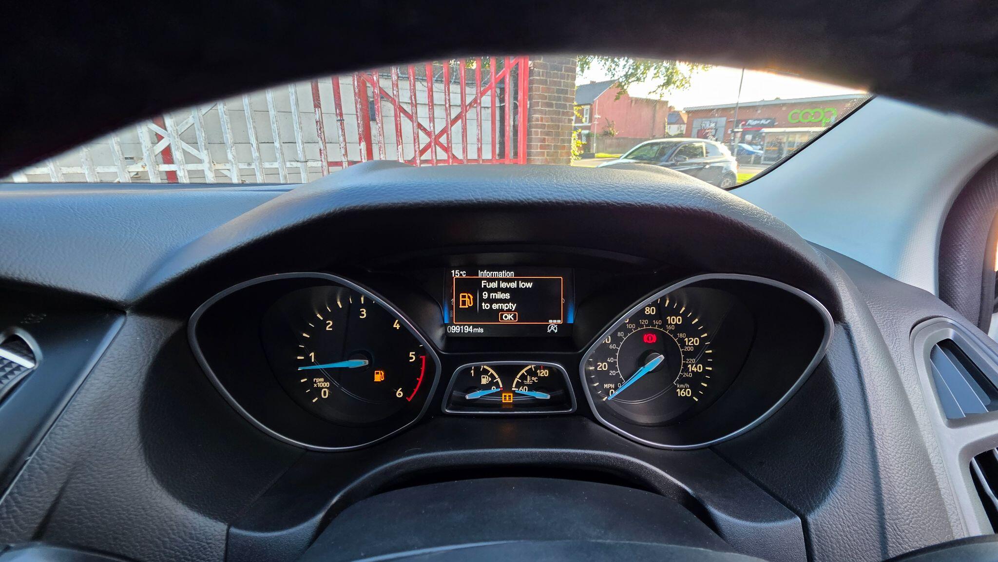 Ford Focus view 22