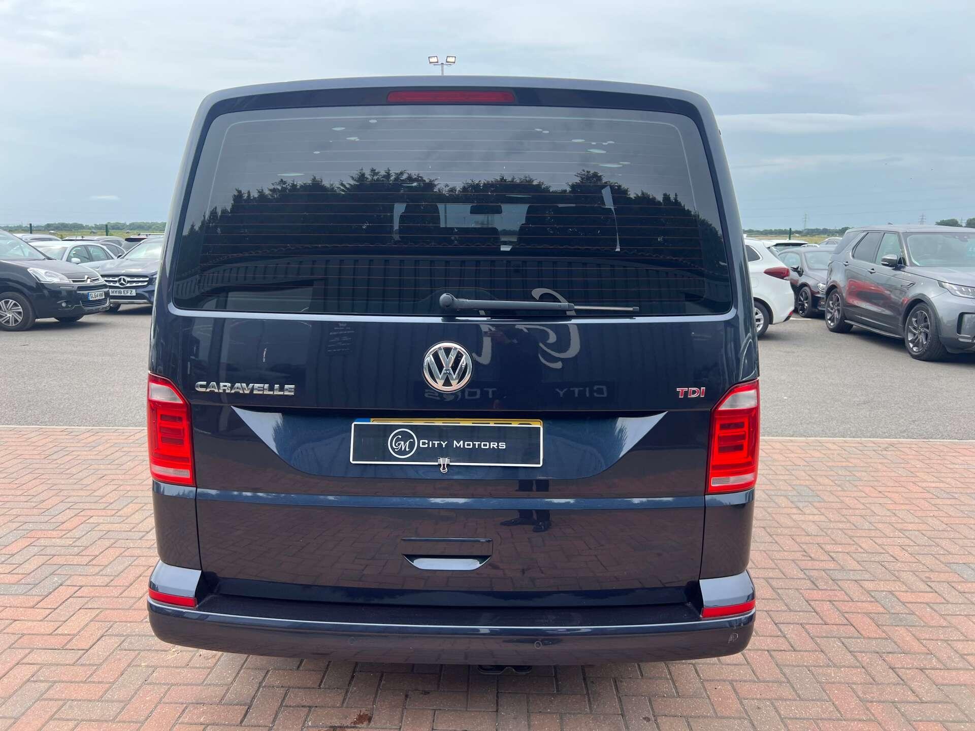 Volkswagen Caravelle view 10