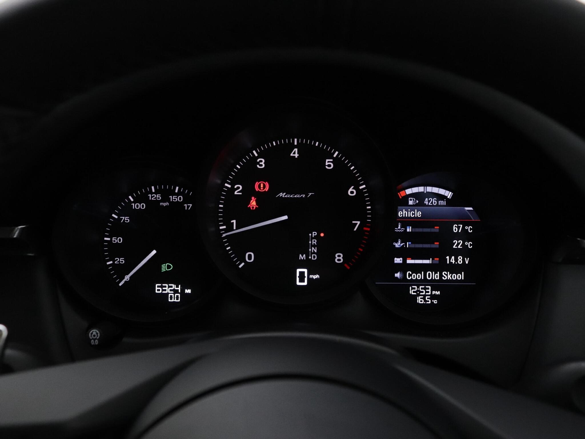 Porsche Macan view 16