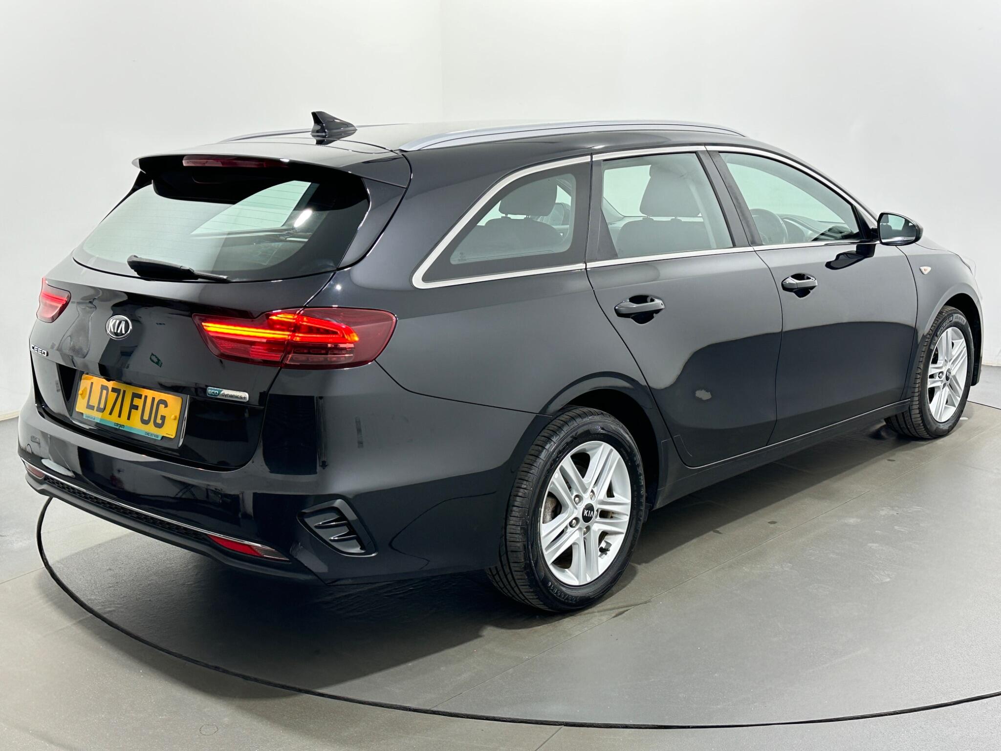 Kia Ceed view 50
