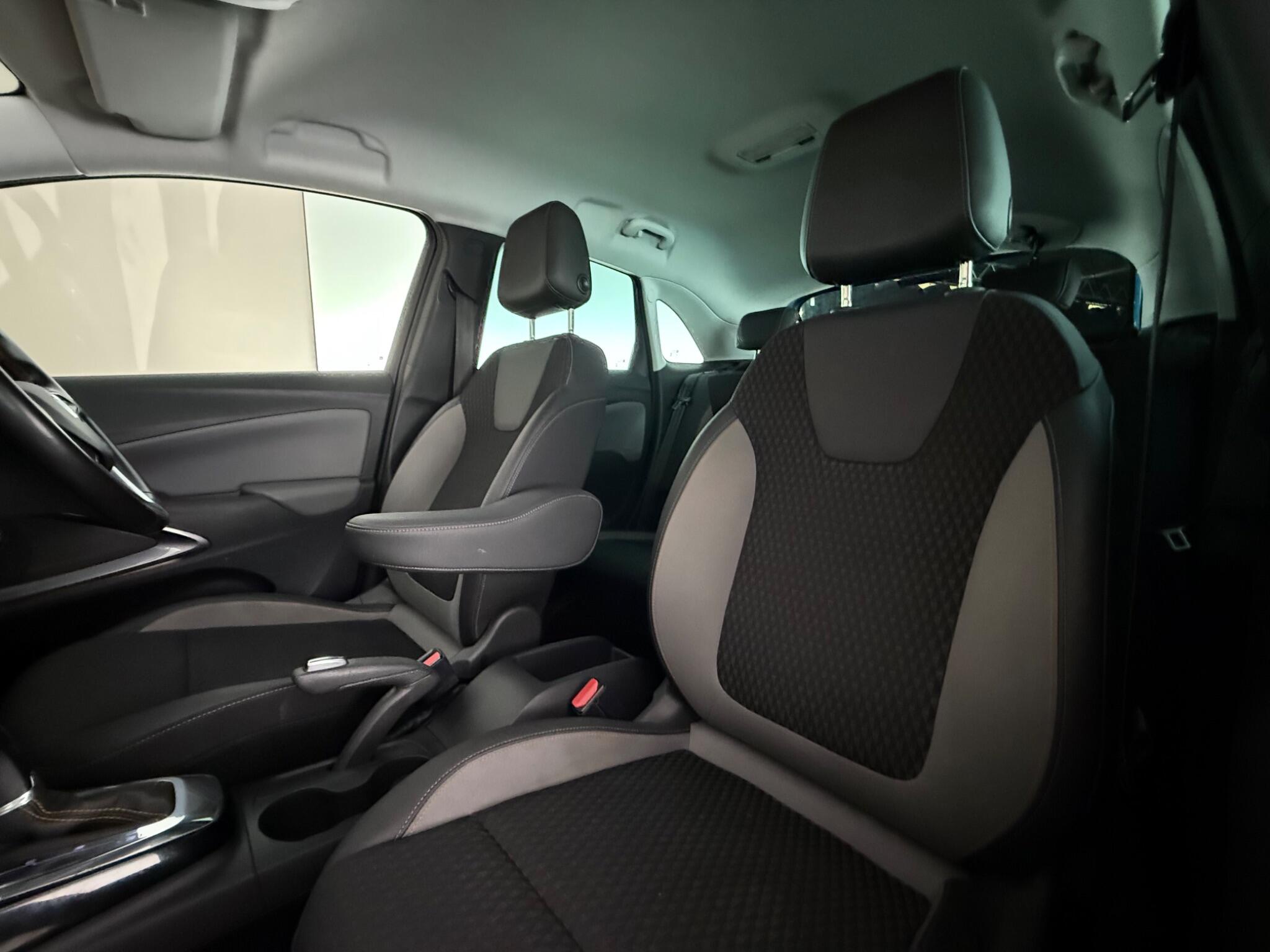 Vauxhall Crossland X view 28