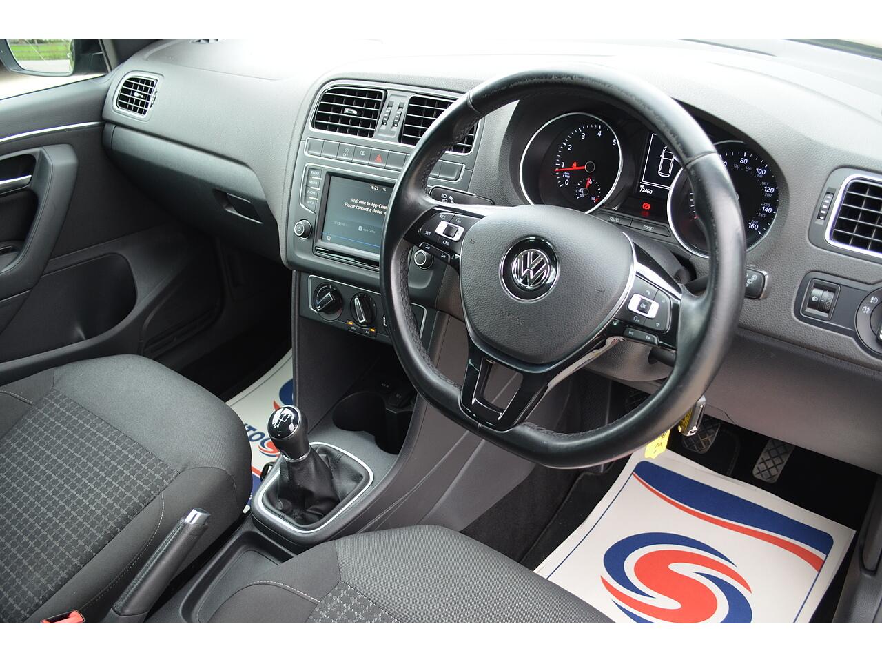 Volkswagen Polo view 2