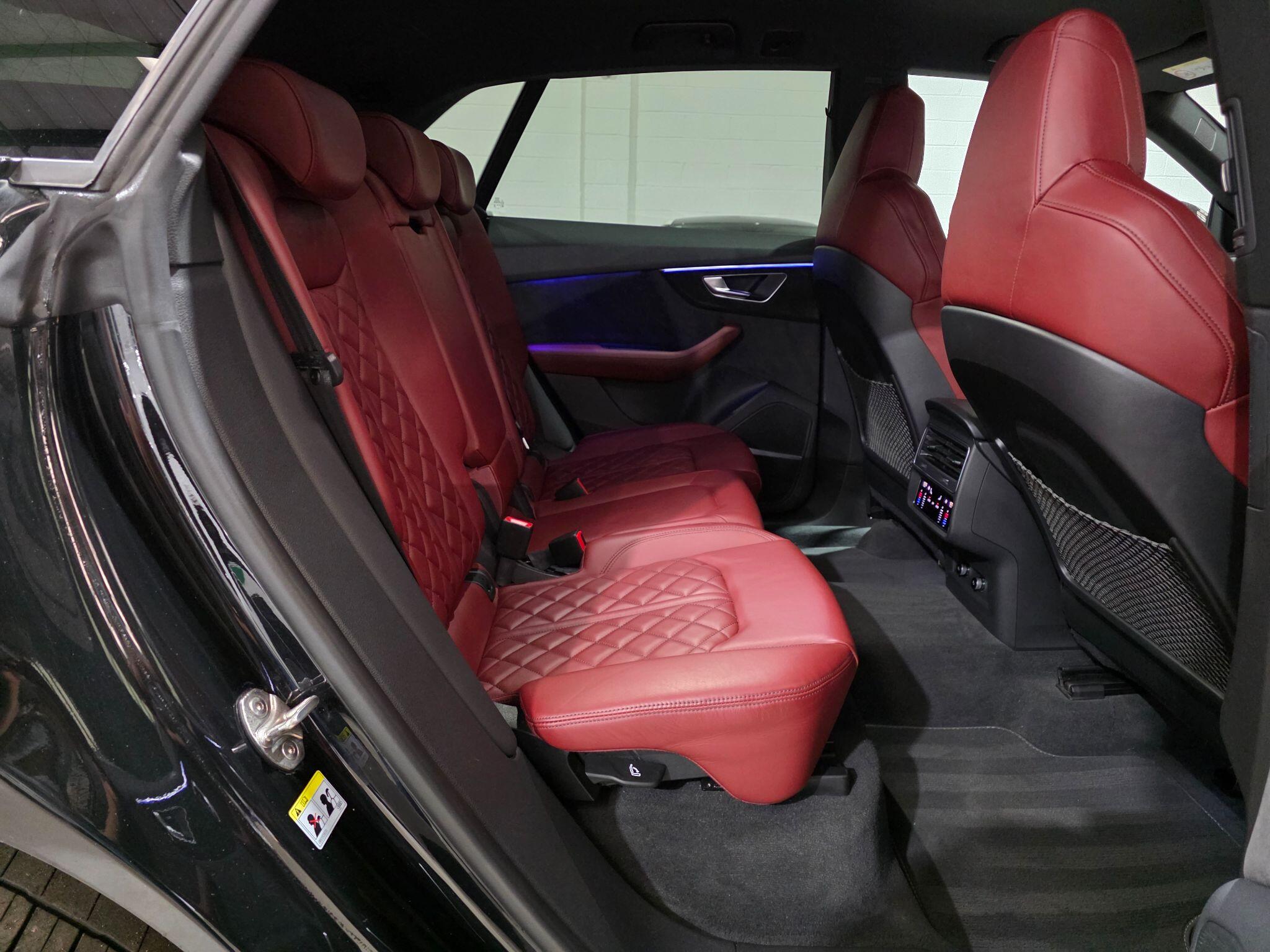 Audi SQ8 view 31