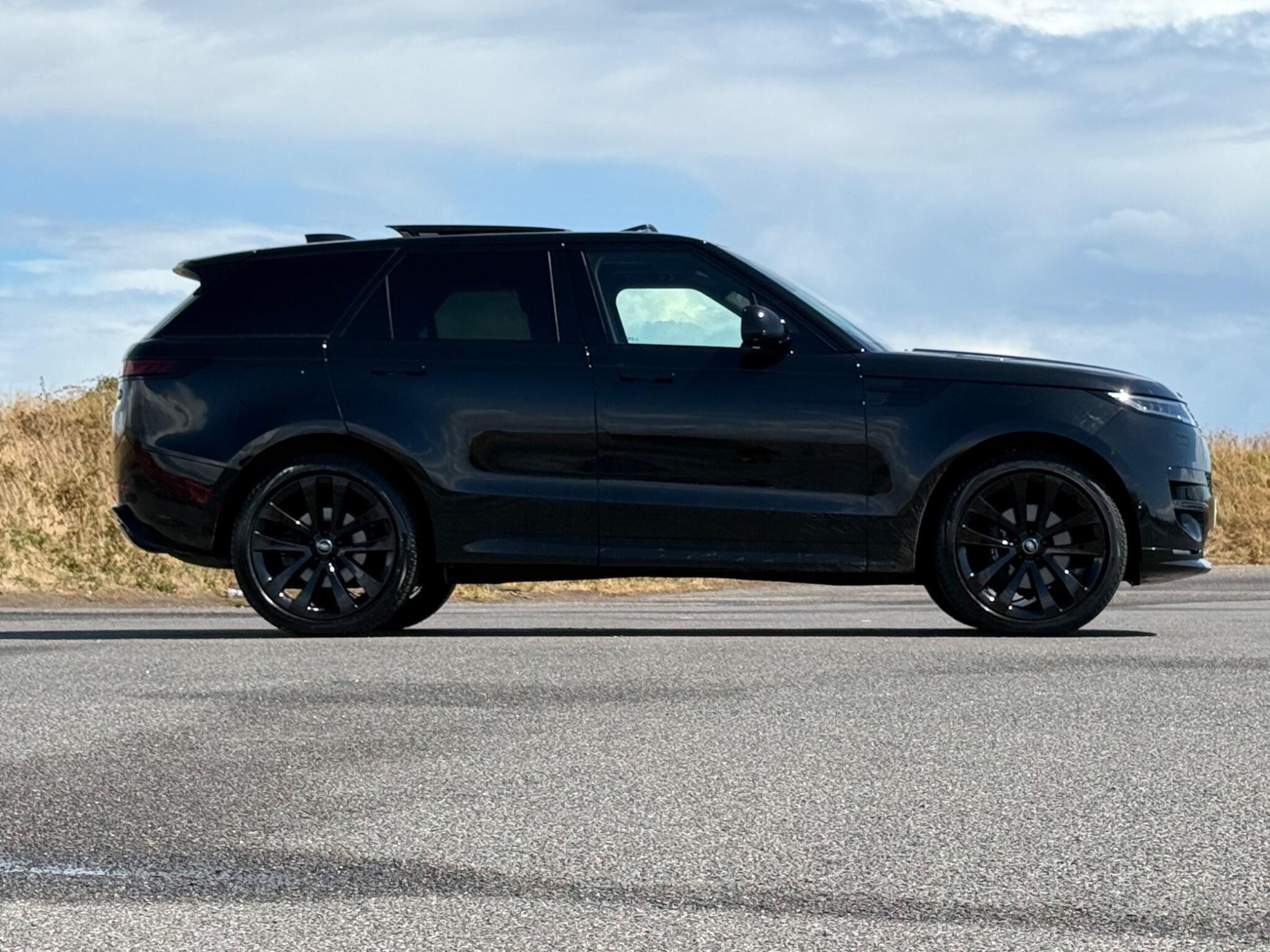 Land Rover Range Rover Sport view 3