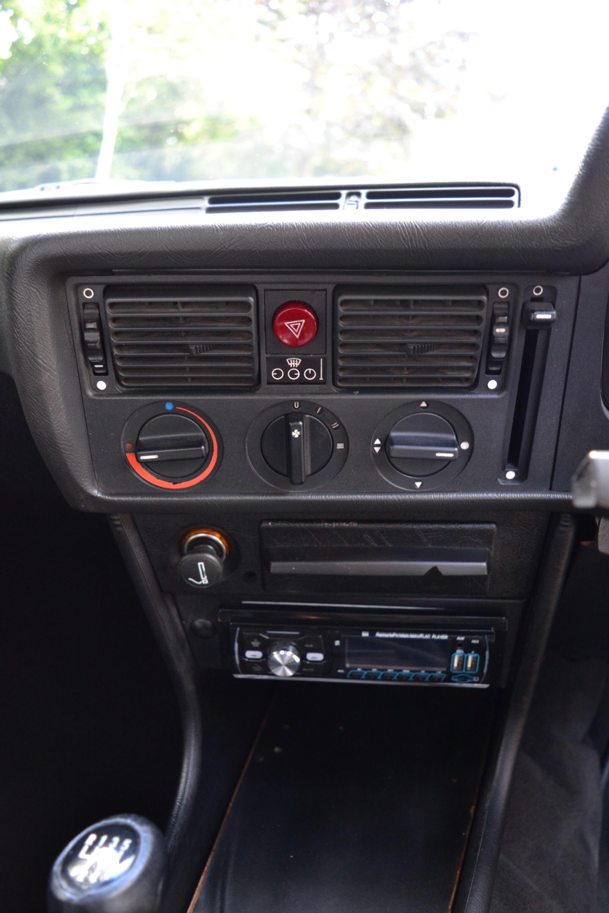 BMW 3 Series view 24