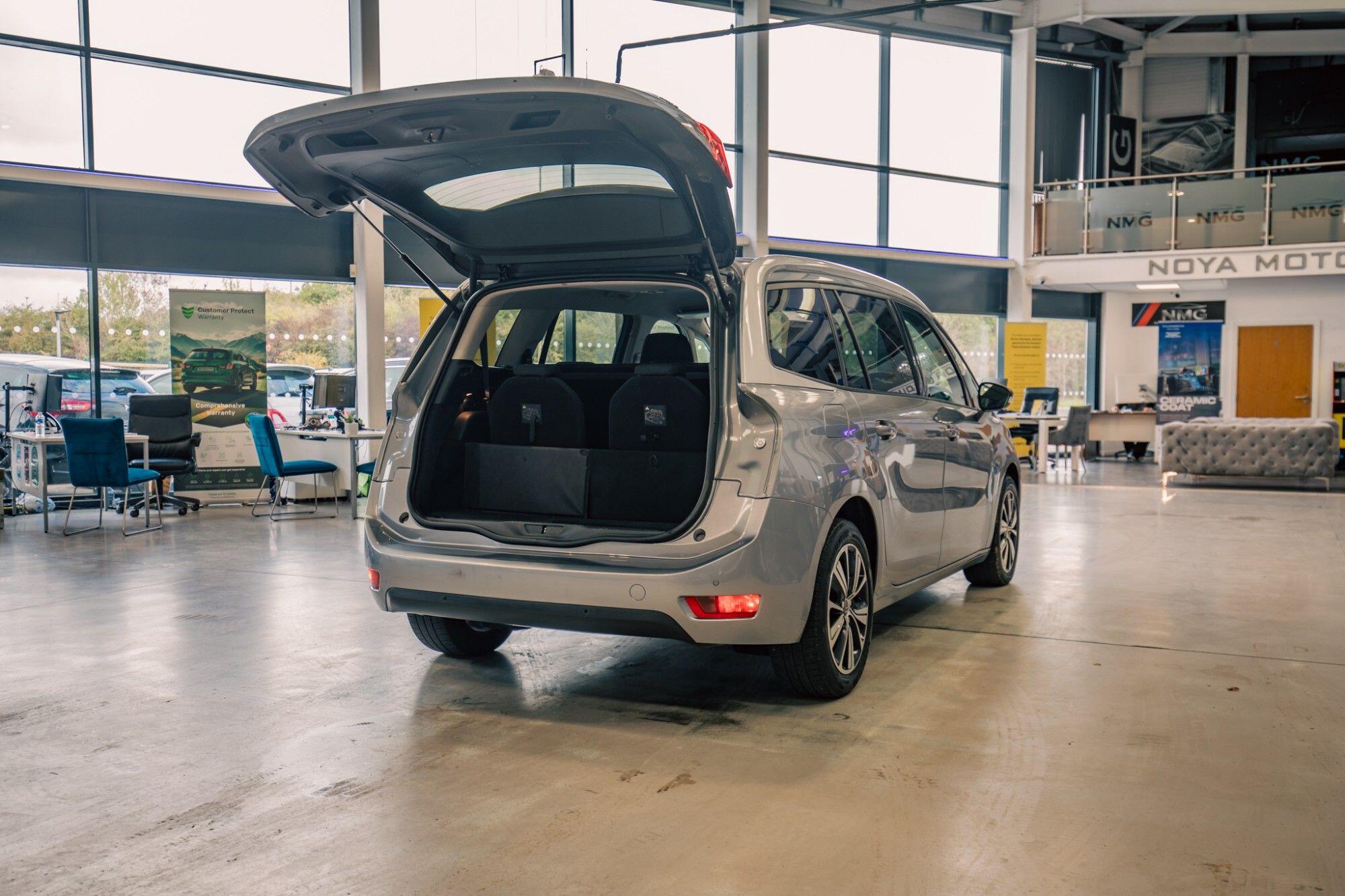 Citroen Grand C4 Picasso view 32