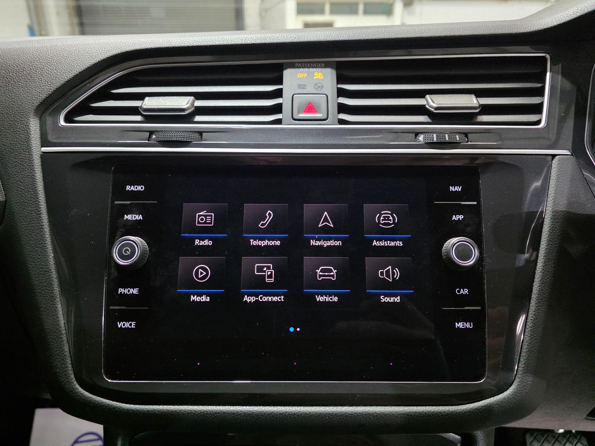 Volkswagen Tiguan Allspace view 7