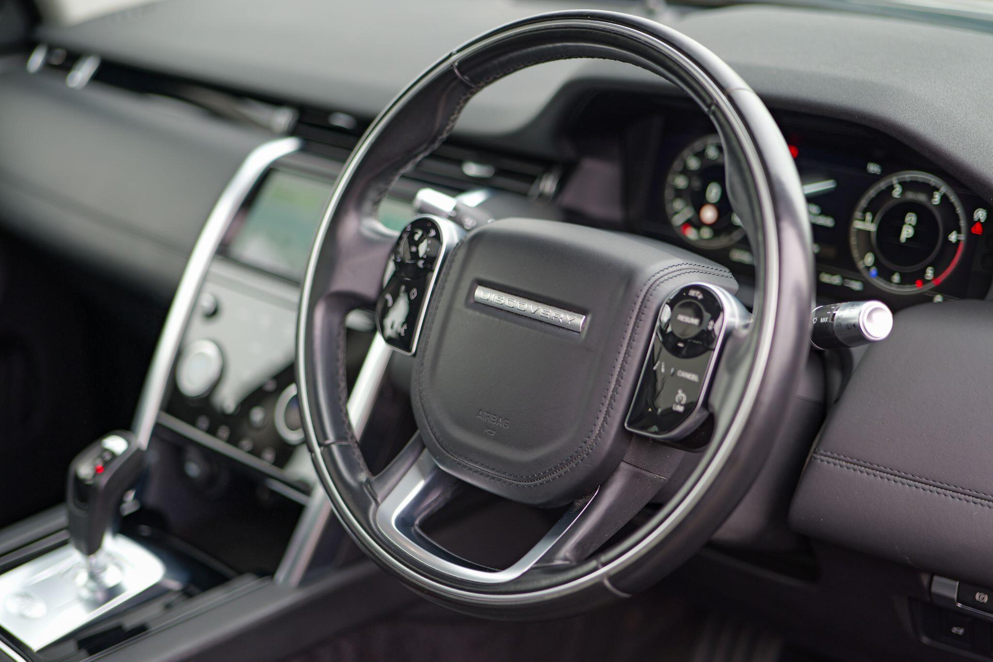 Land Rover Discovery Sport view 14