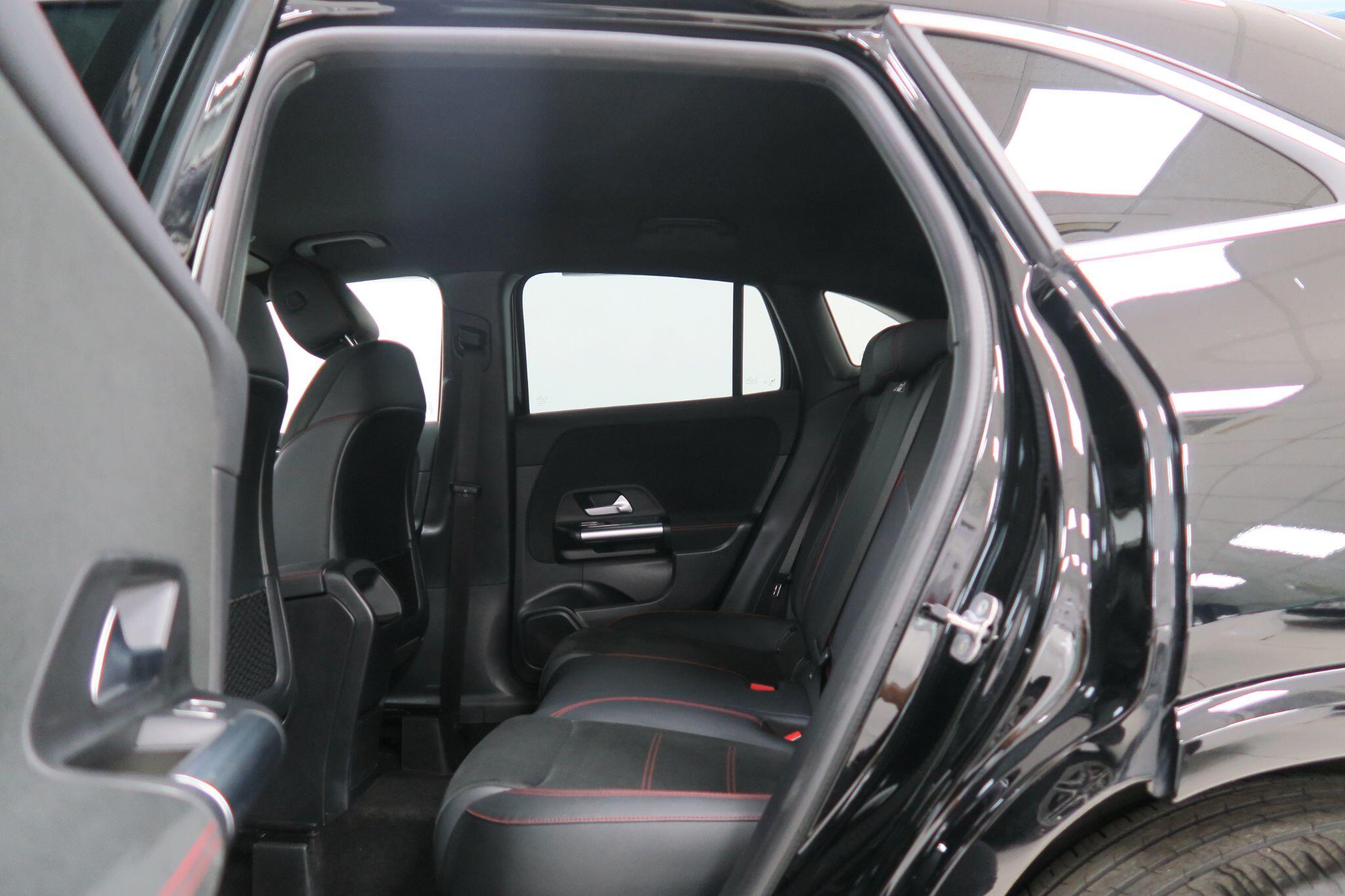 Mercedes-Benz Gla view 11