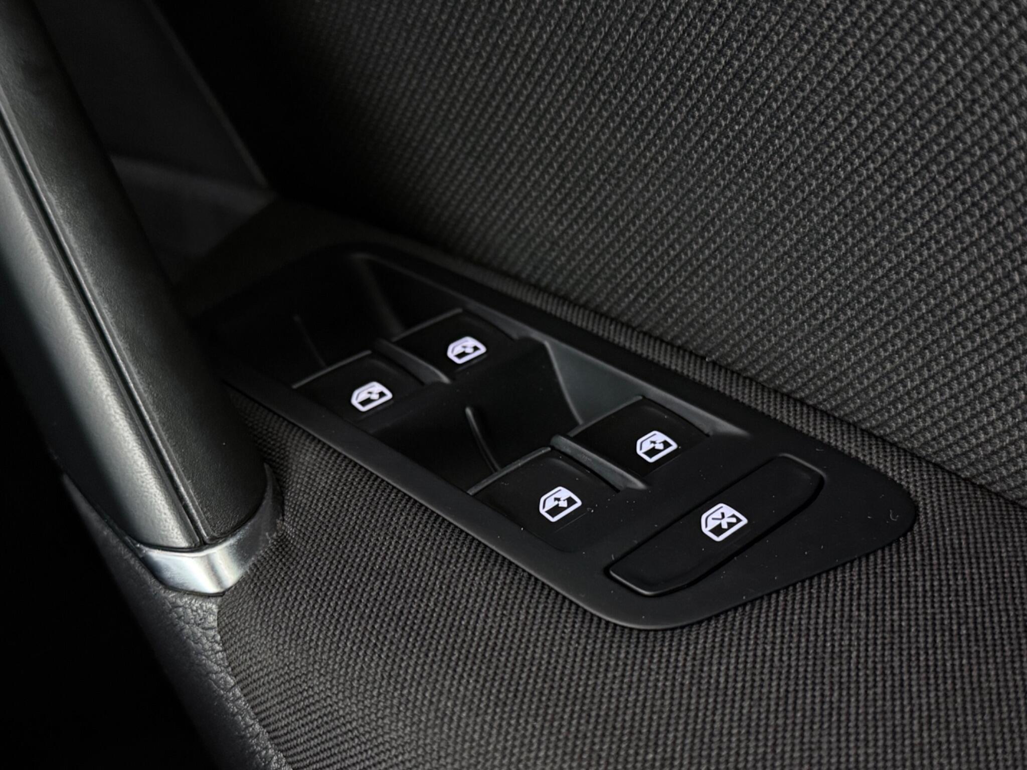 Volkswagen Golf view 17