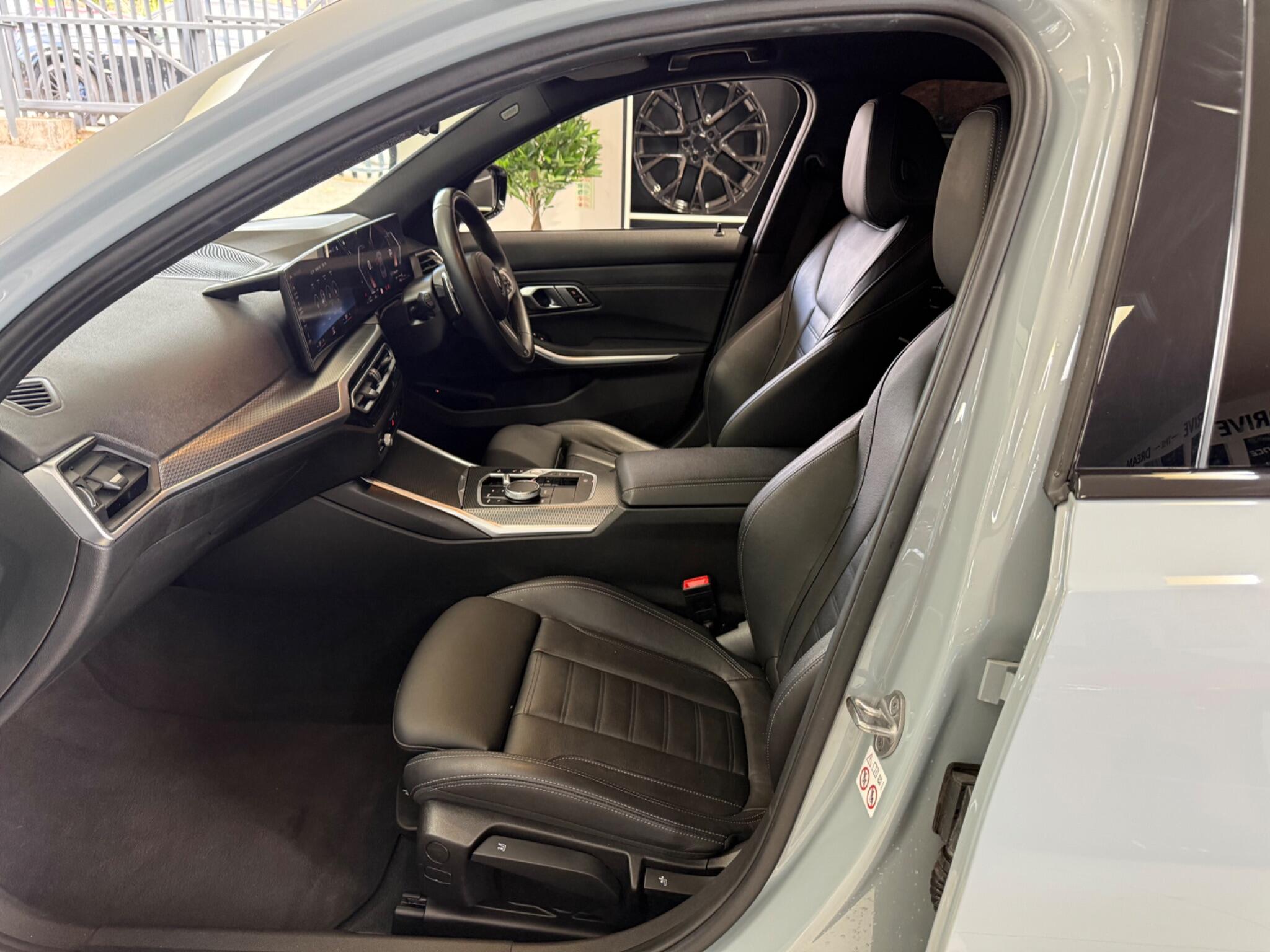 BMW 3 Series view 36