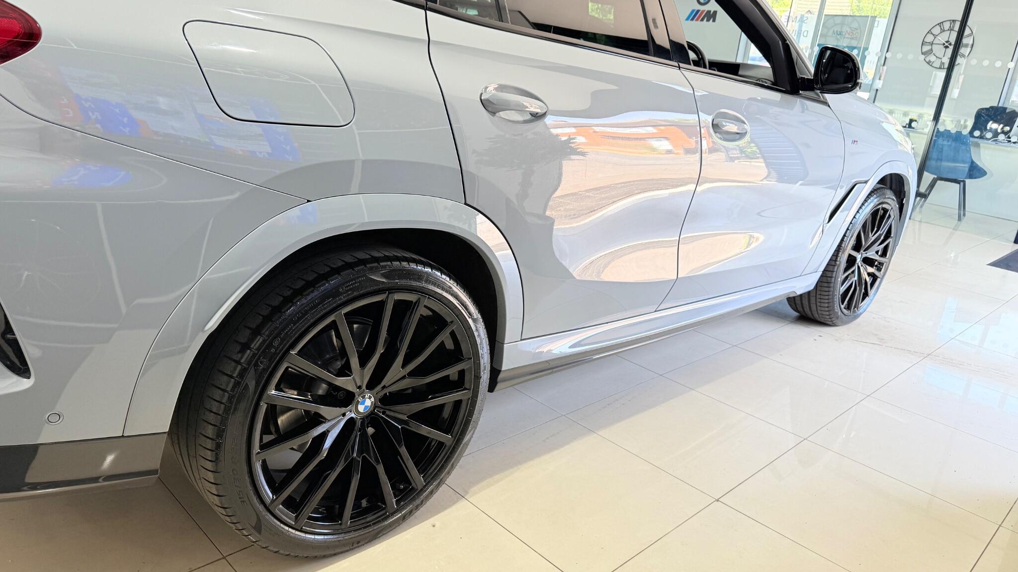 BMW X6 view 15
