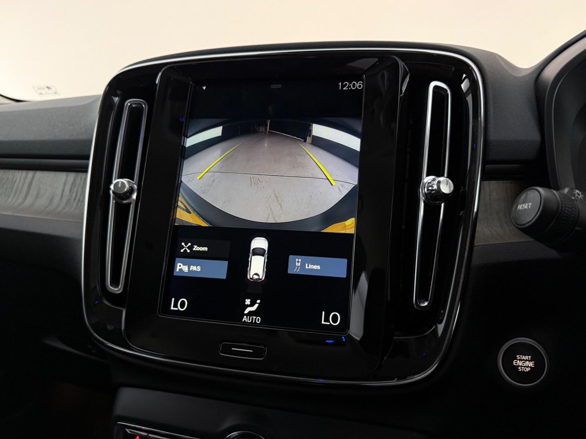 Volvo XC40 view 30