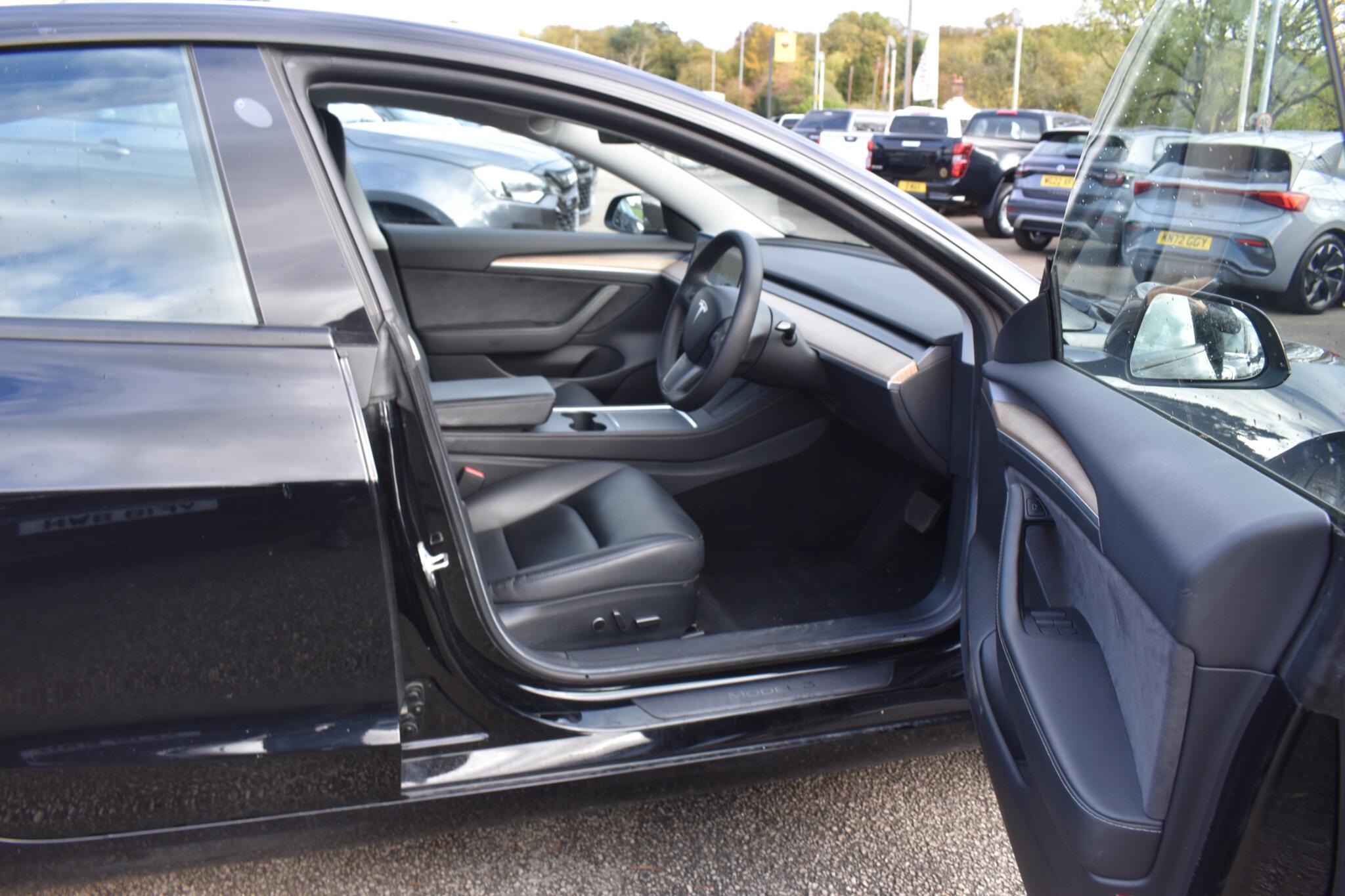 Model 3 - Standard Range Plus Auto RWD 4dr - Image 5