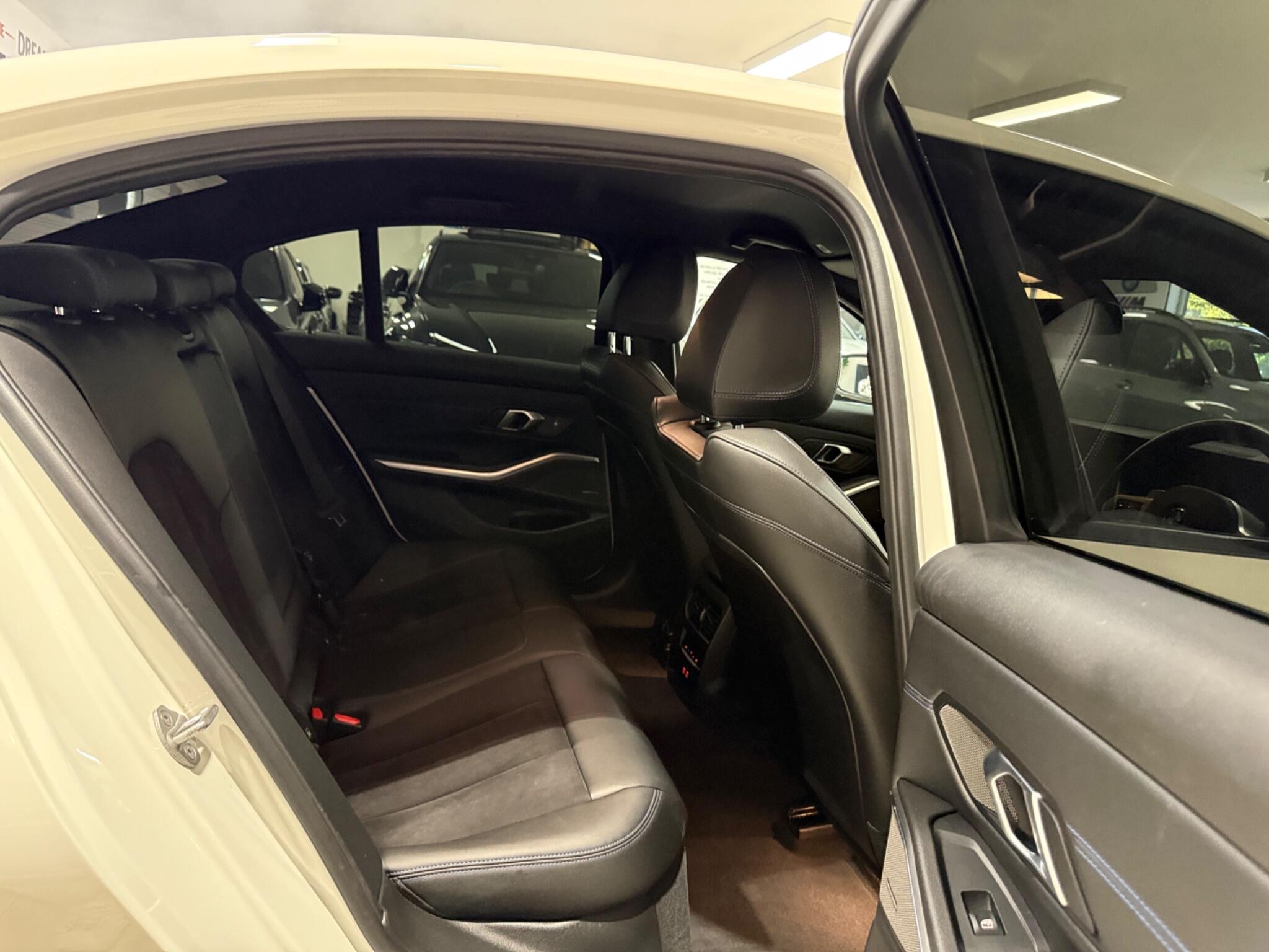 BMW 3 Series view 36
