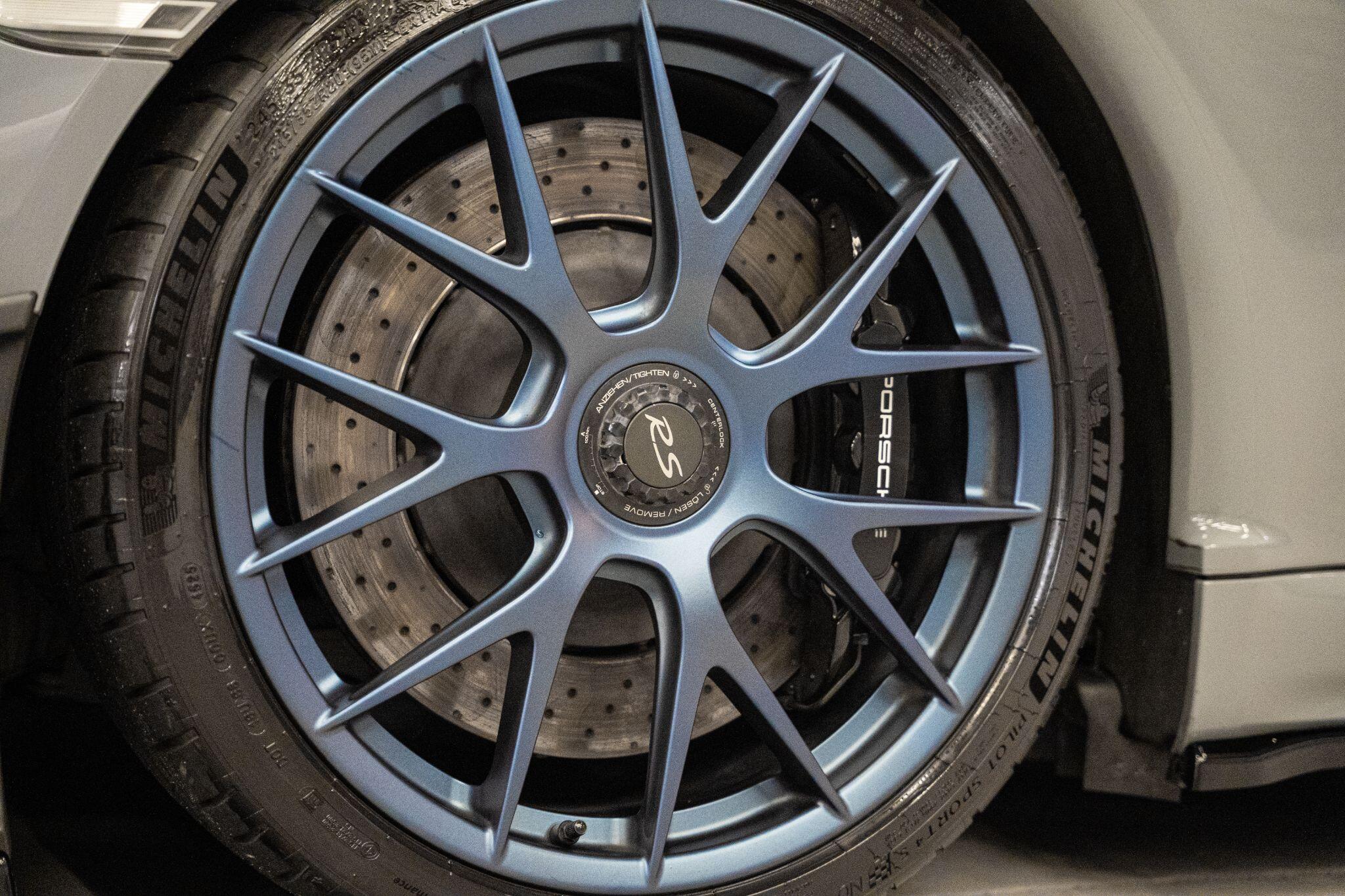 Porsche Cayman view 22
