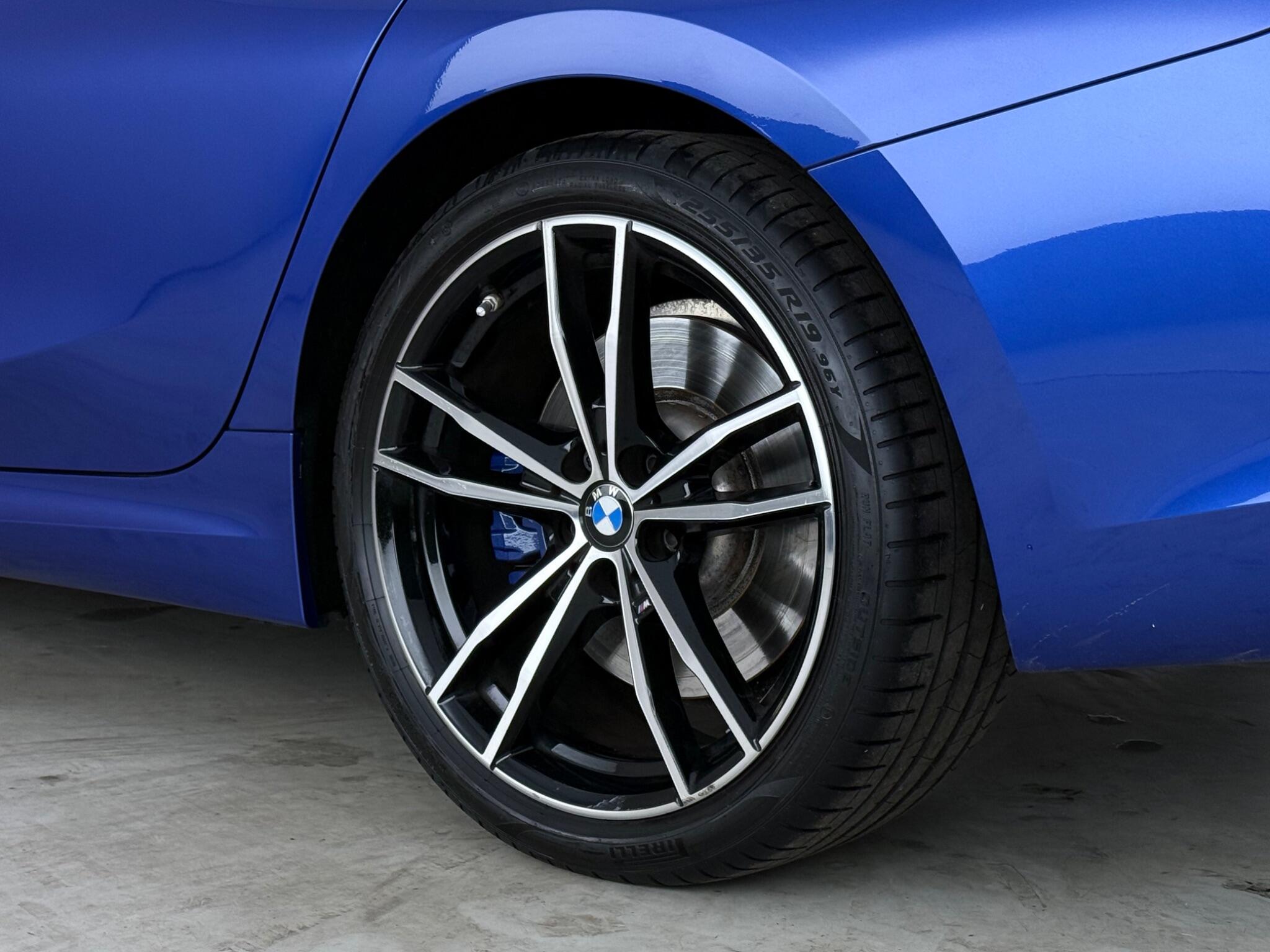BMW 3 Series view 8