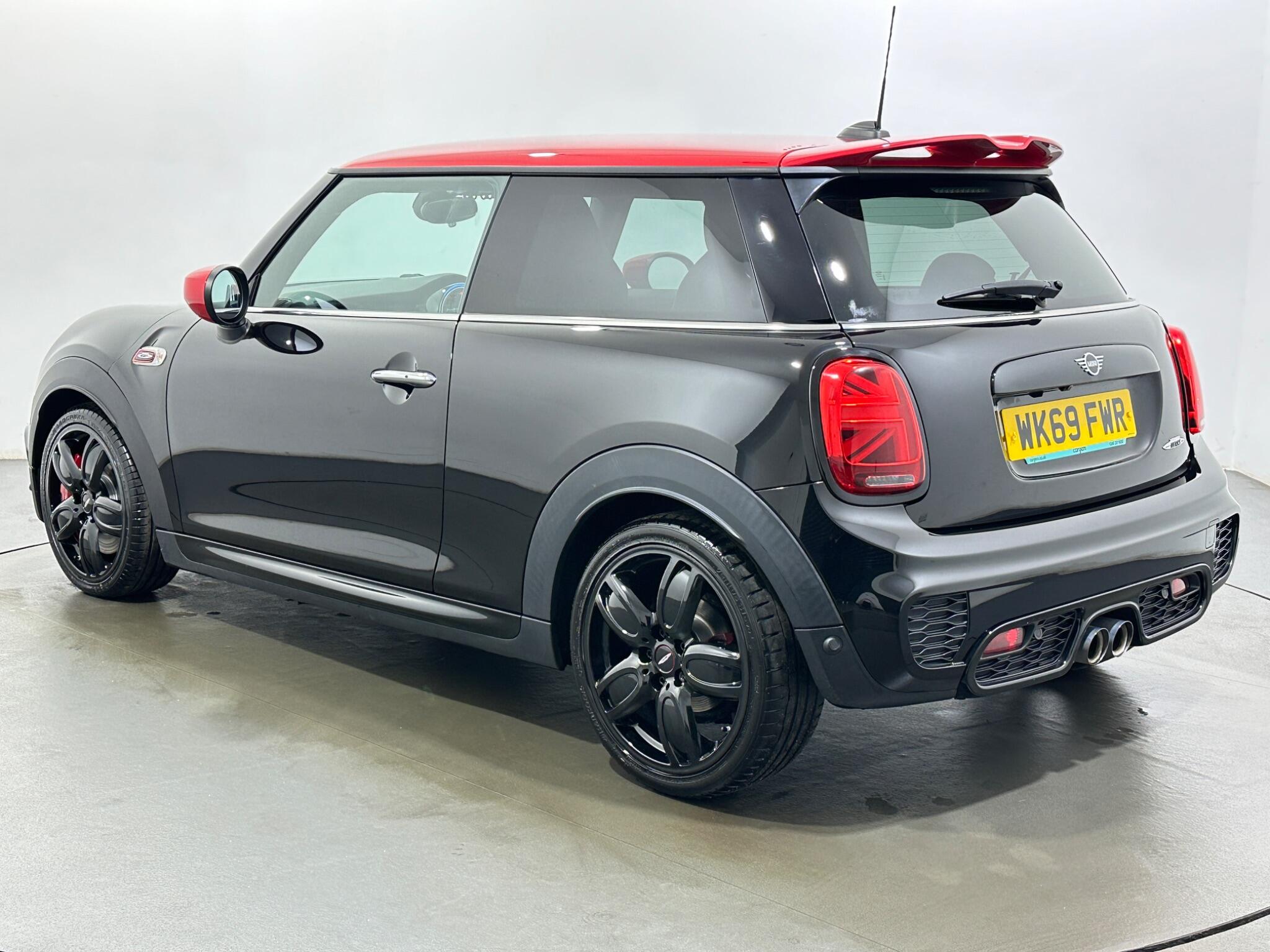 Mini Hatch view 6