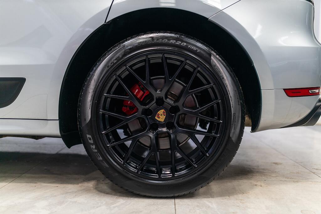 Porsche Macan view 16