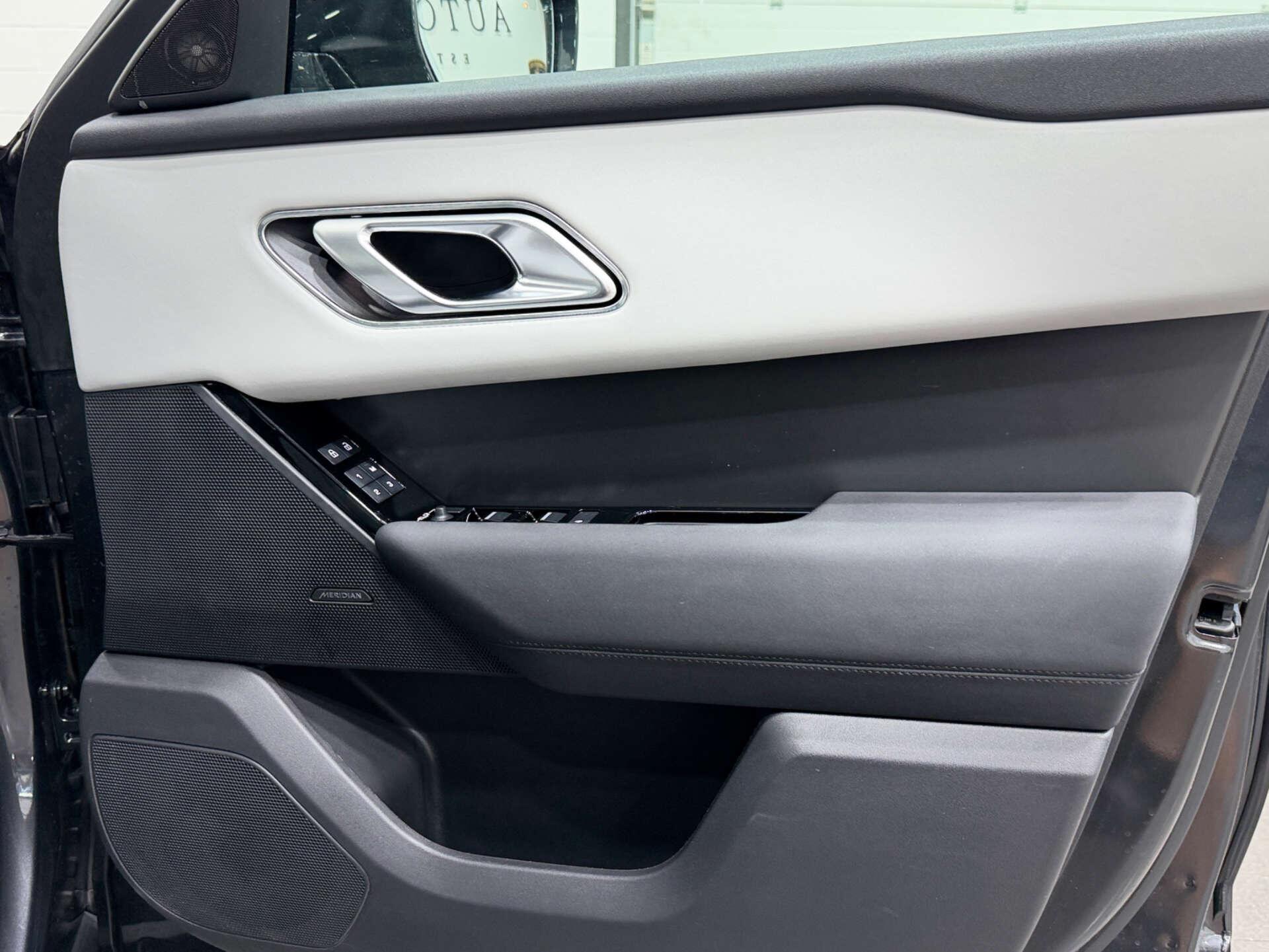 Land Rover Range Rover Velar view 34