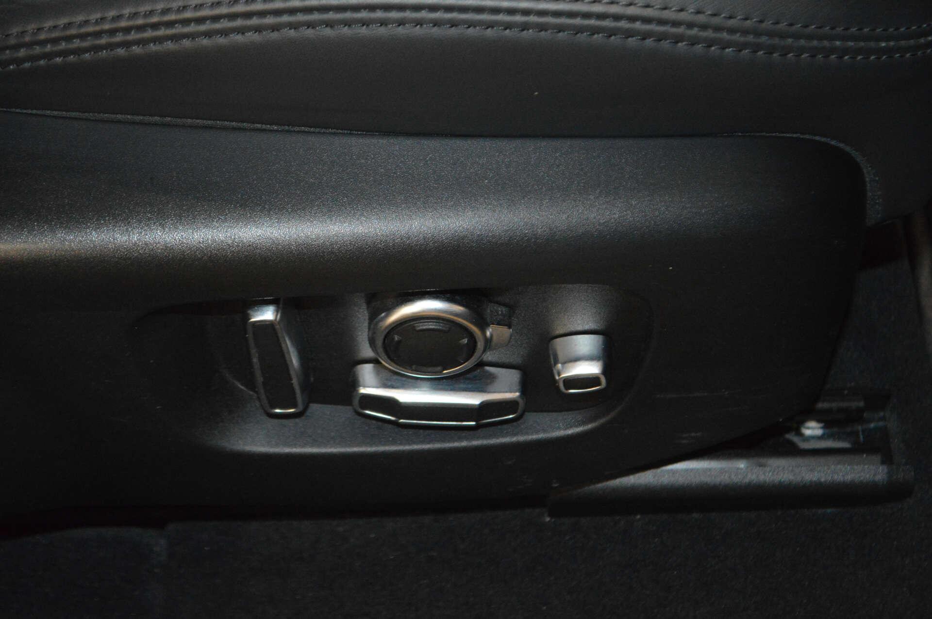 Land Rover Range Rover Velar view 38