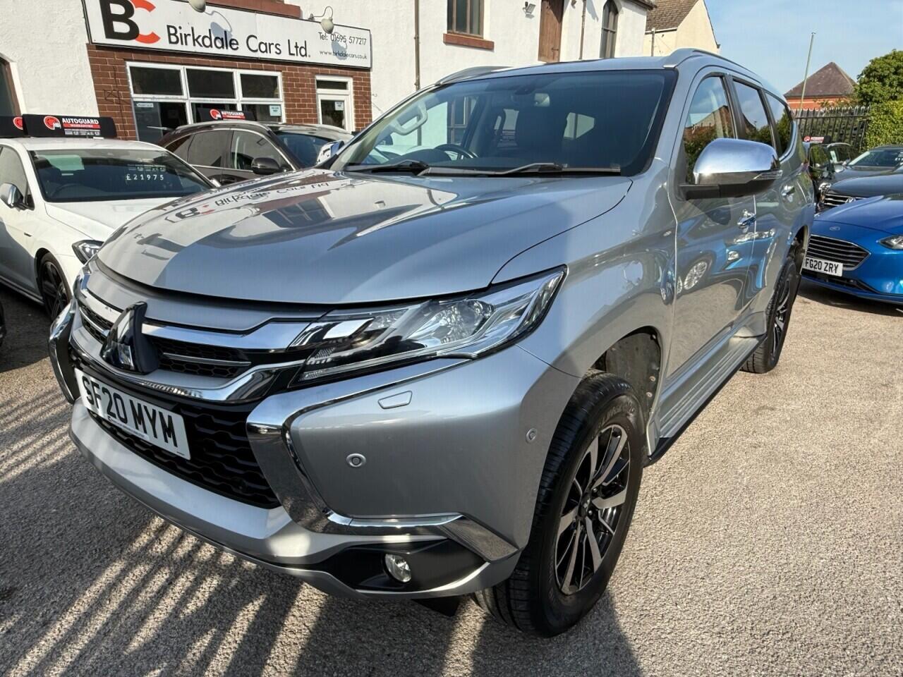 Mitsubishi Shogun Sport view 3