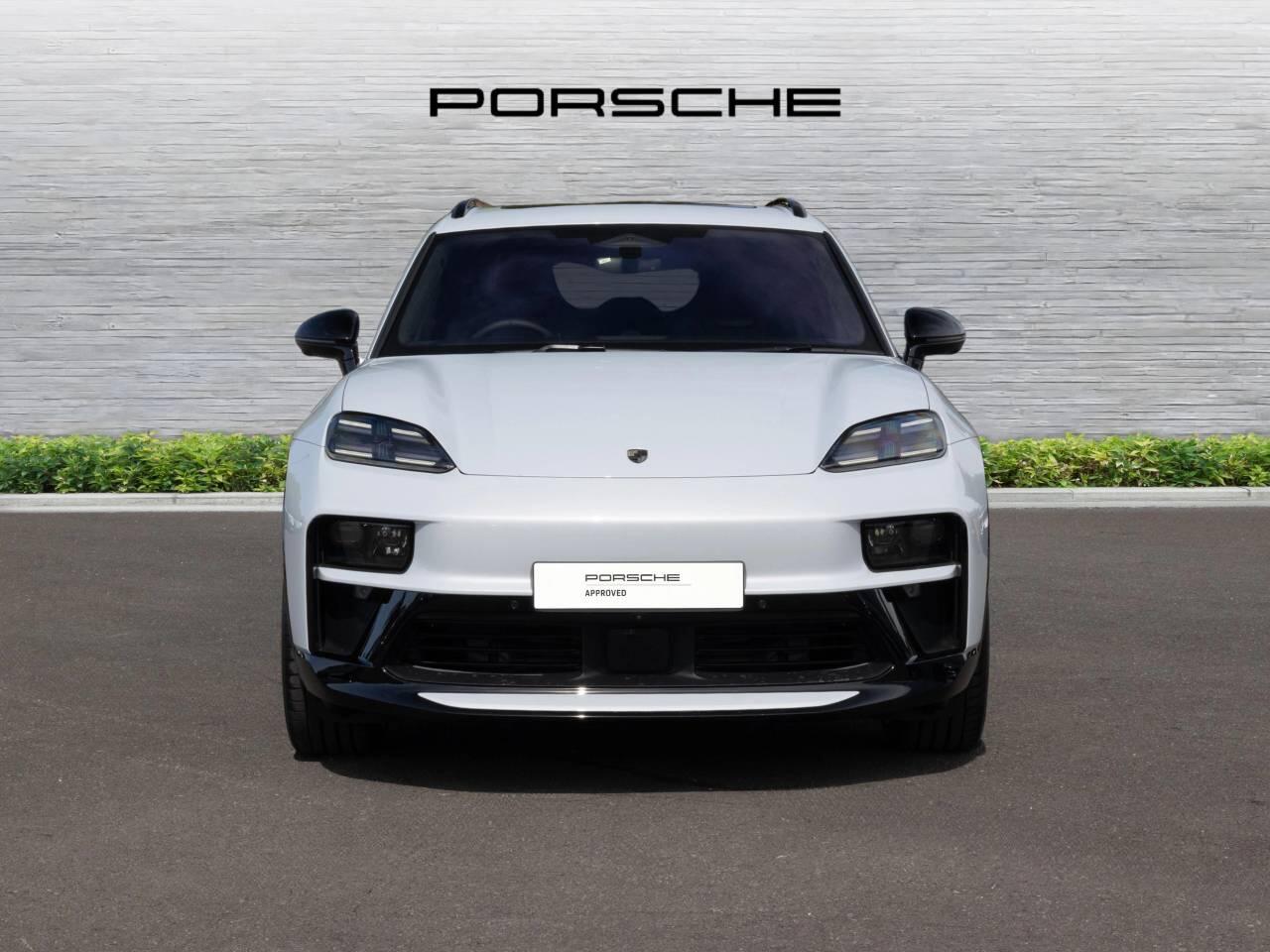 Porsche Macan view 14