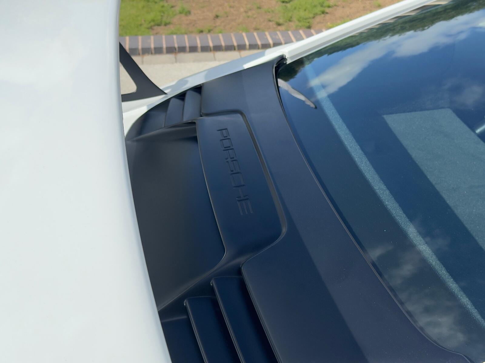 Porsche 911 view 9