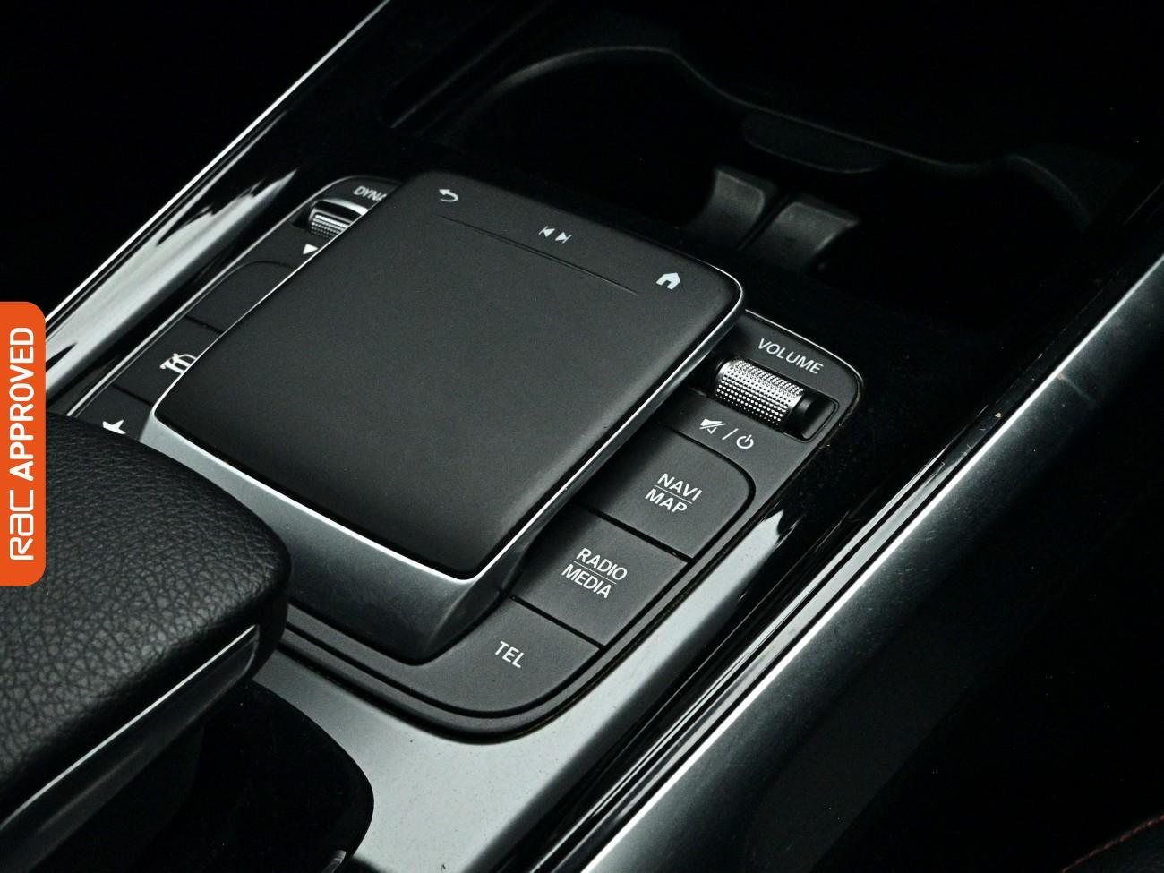 Mercedes-Benz GLB view 21