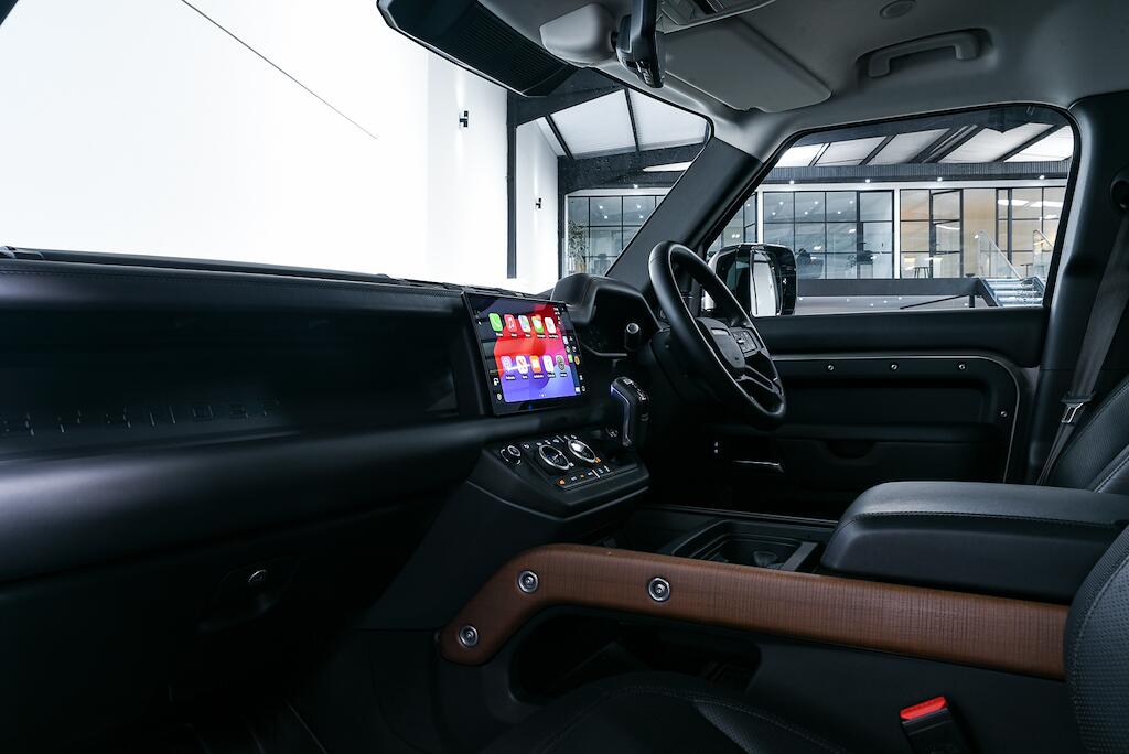 Land Rover Defender view 16