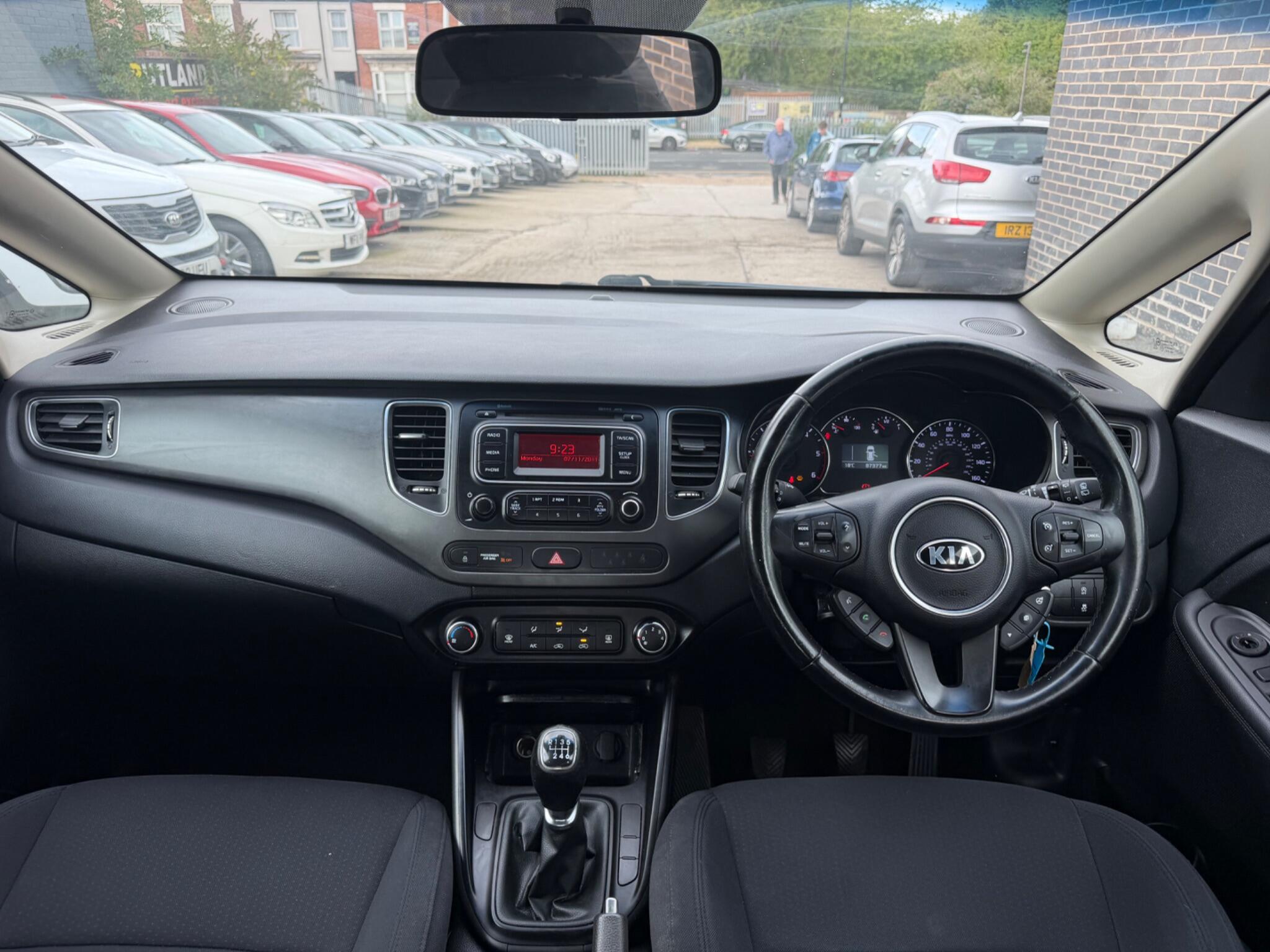 Kia Carens view 22