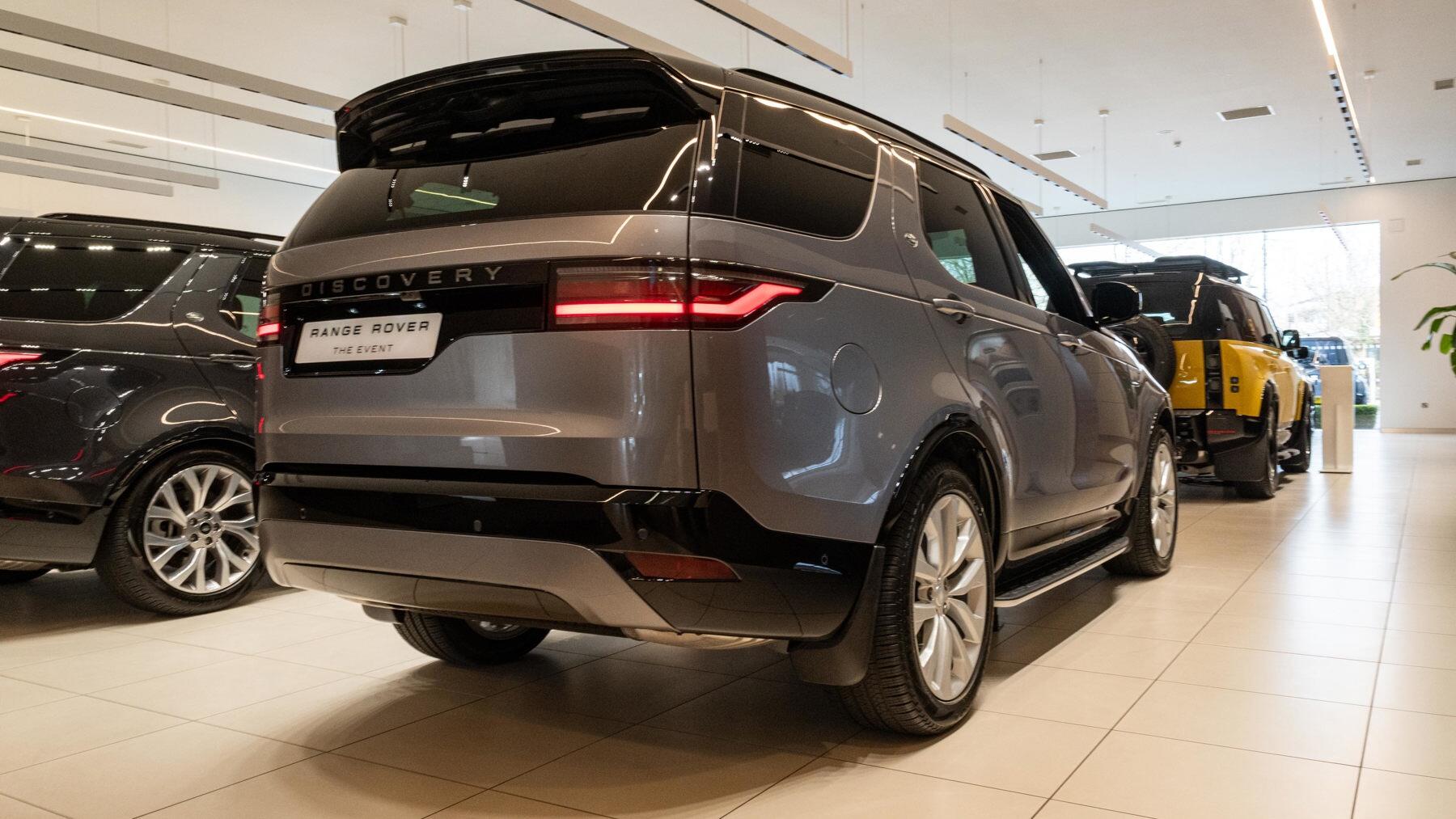 Land Rover Discovery view 10