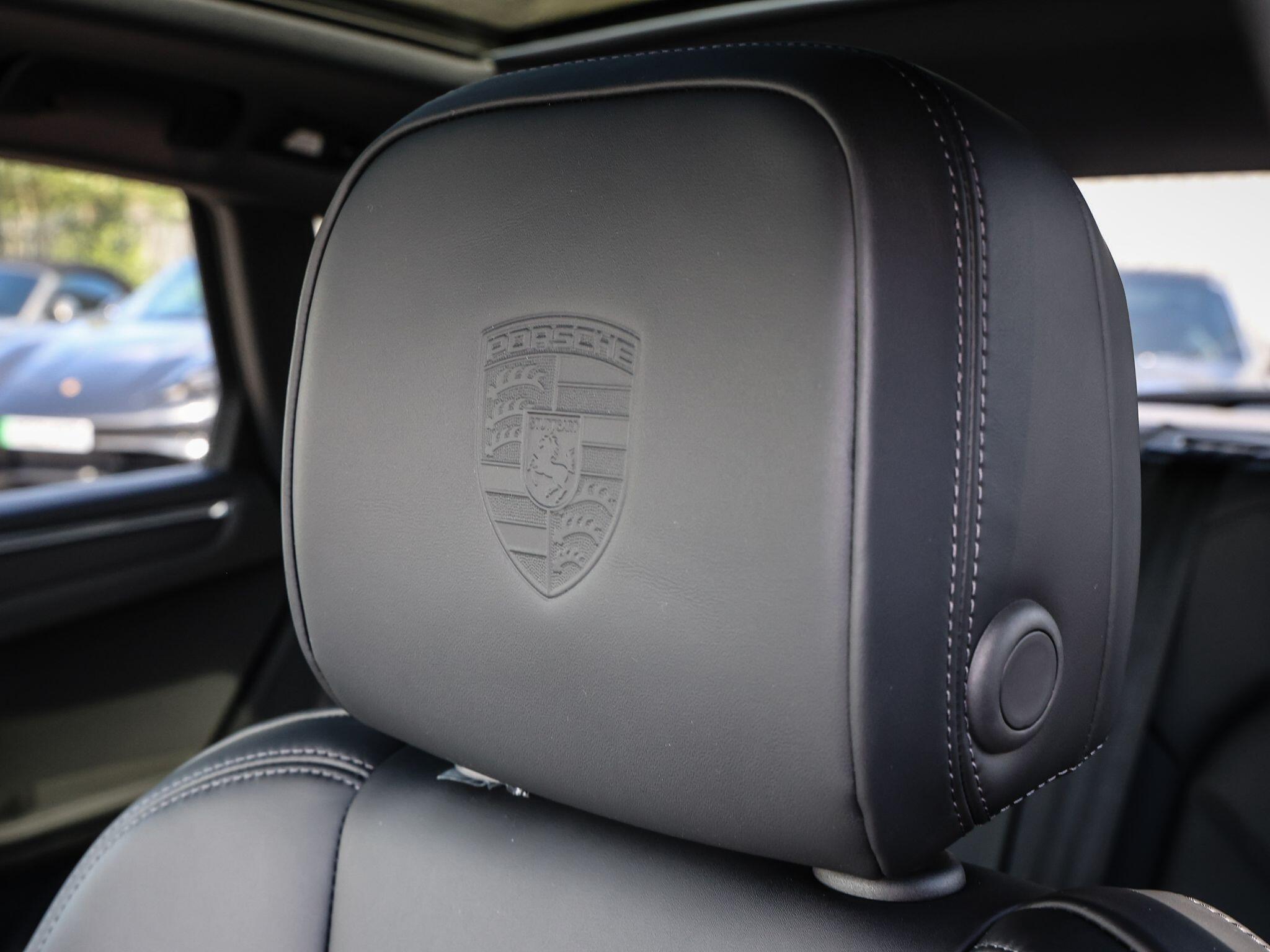 Porsche Macan view 29