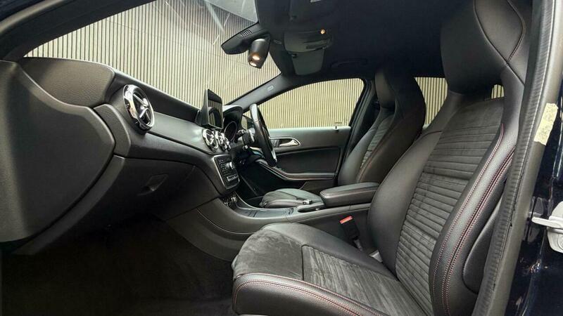 Mercedes-Benz GLA view 3