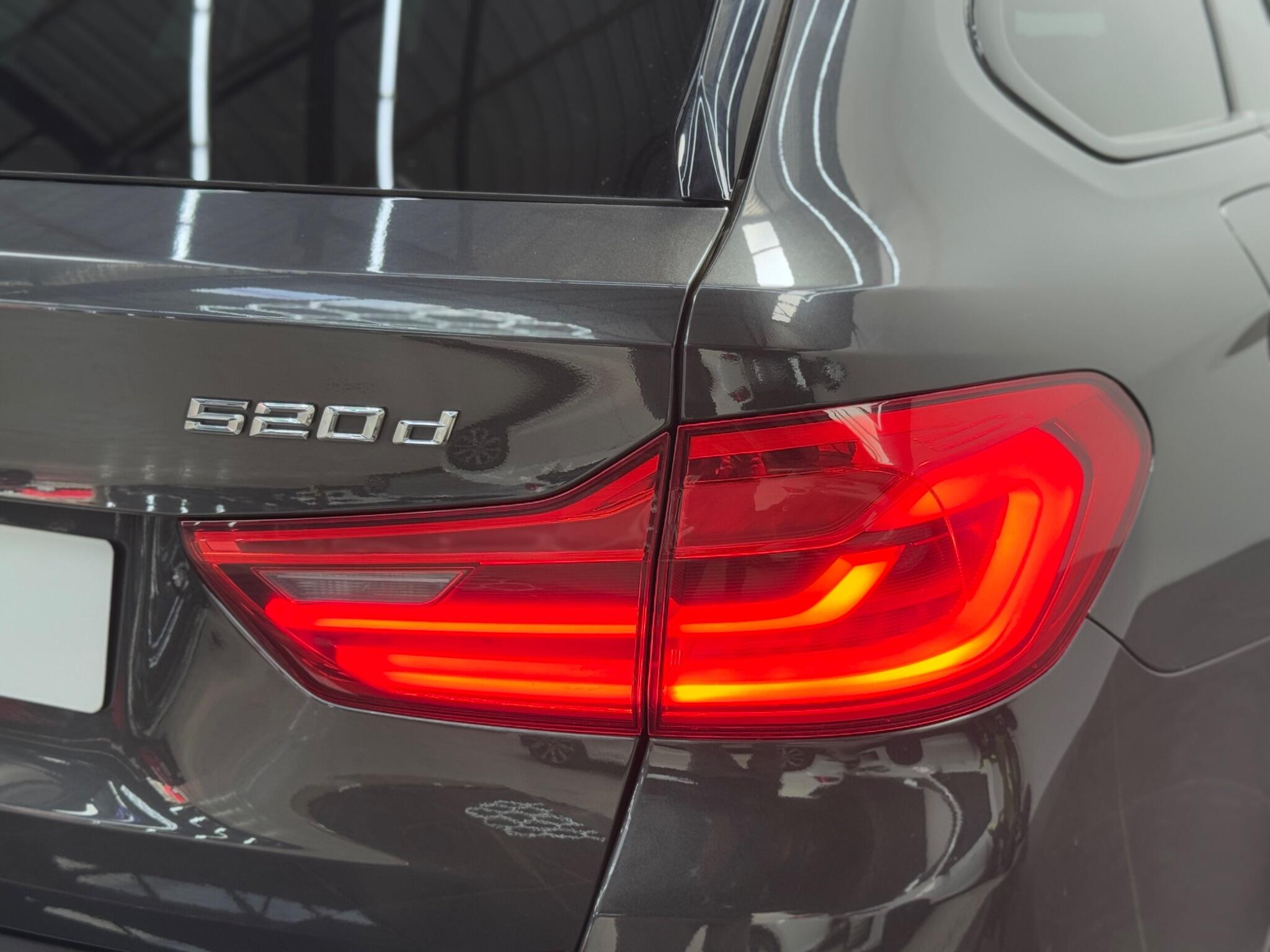 BMW 5 Series view 36