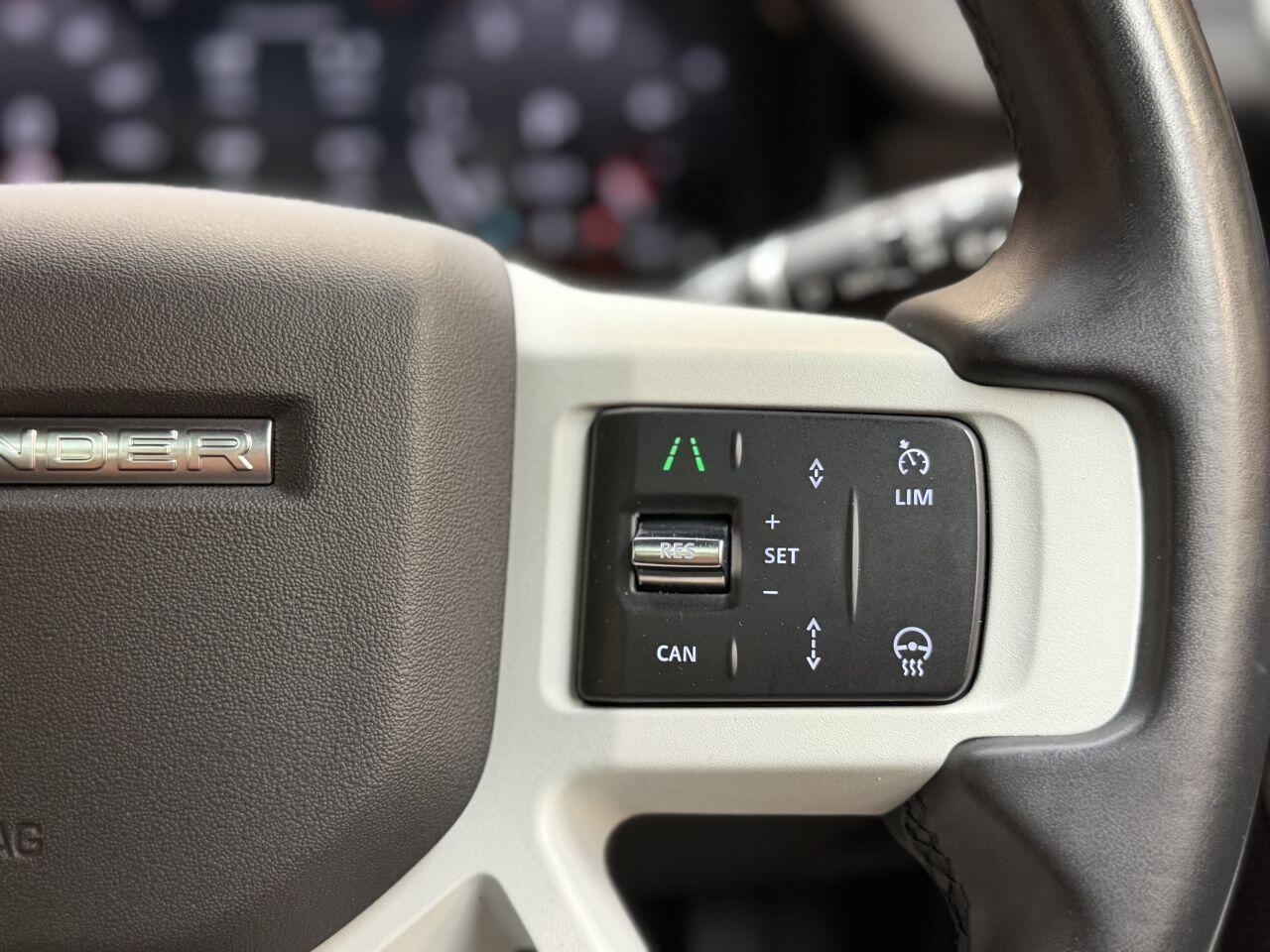 Land Rover Defender 110 view 35