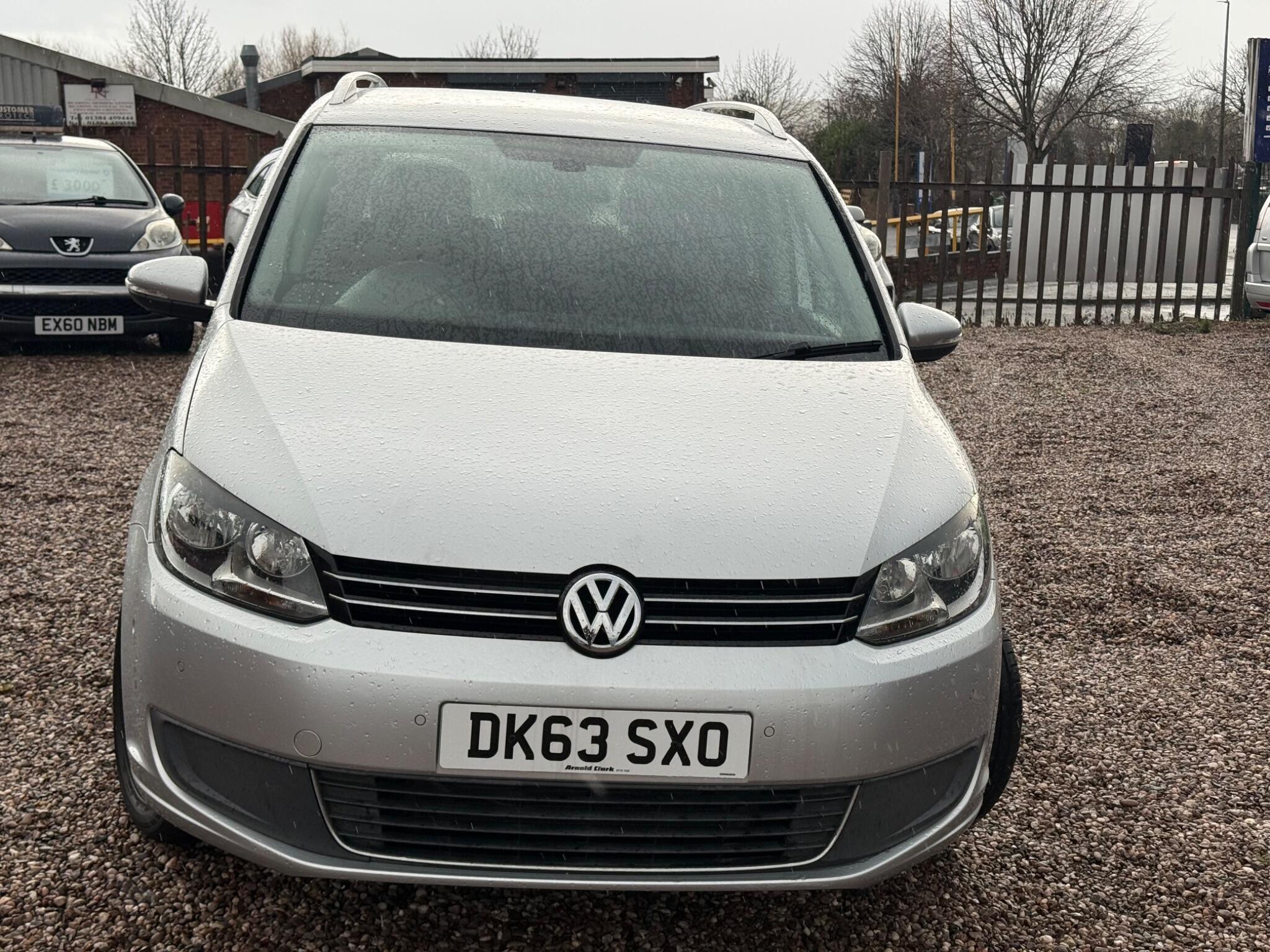 Volkswagen Touran view 3