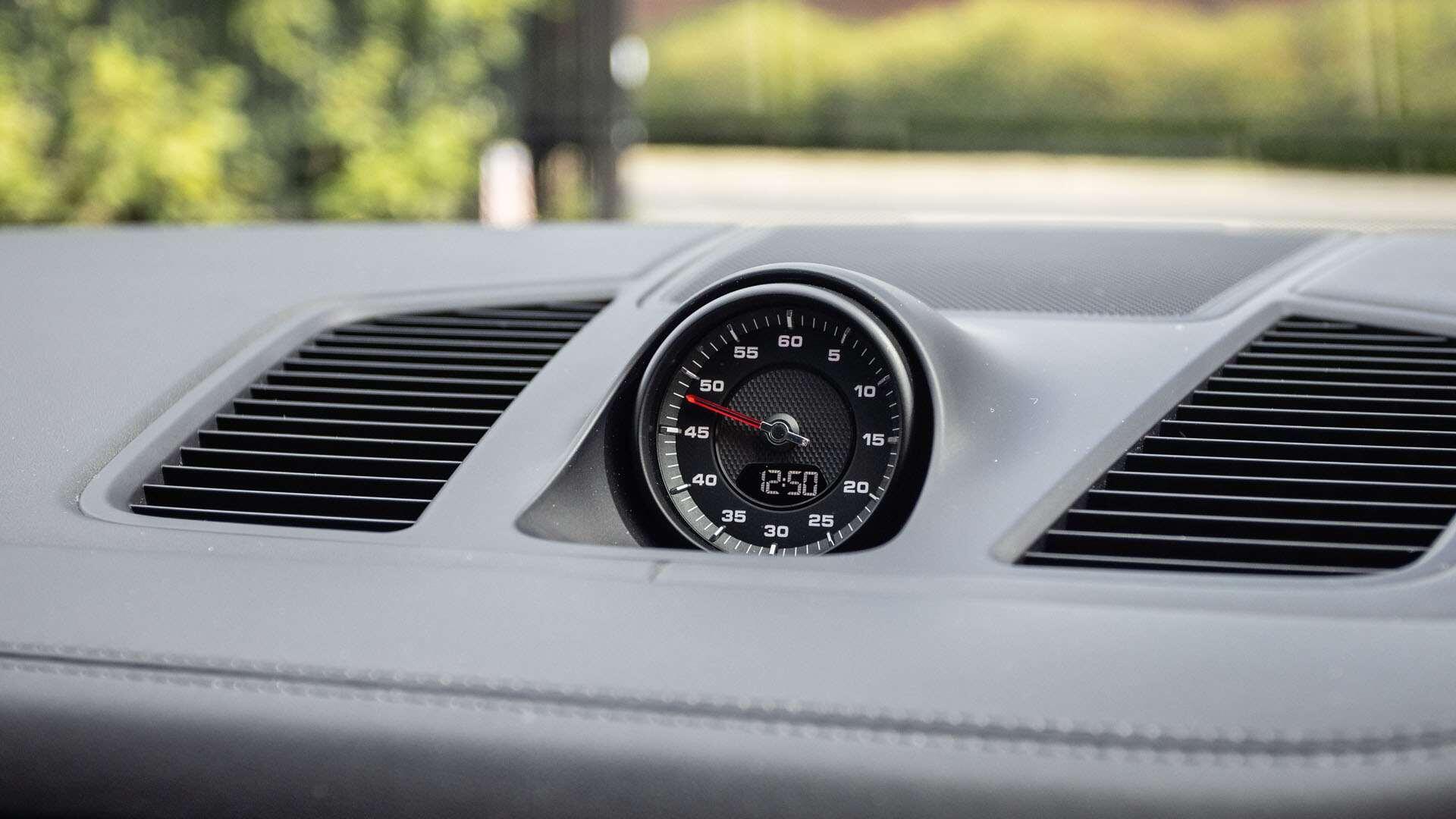 Porsche Cayenne view 26