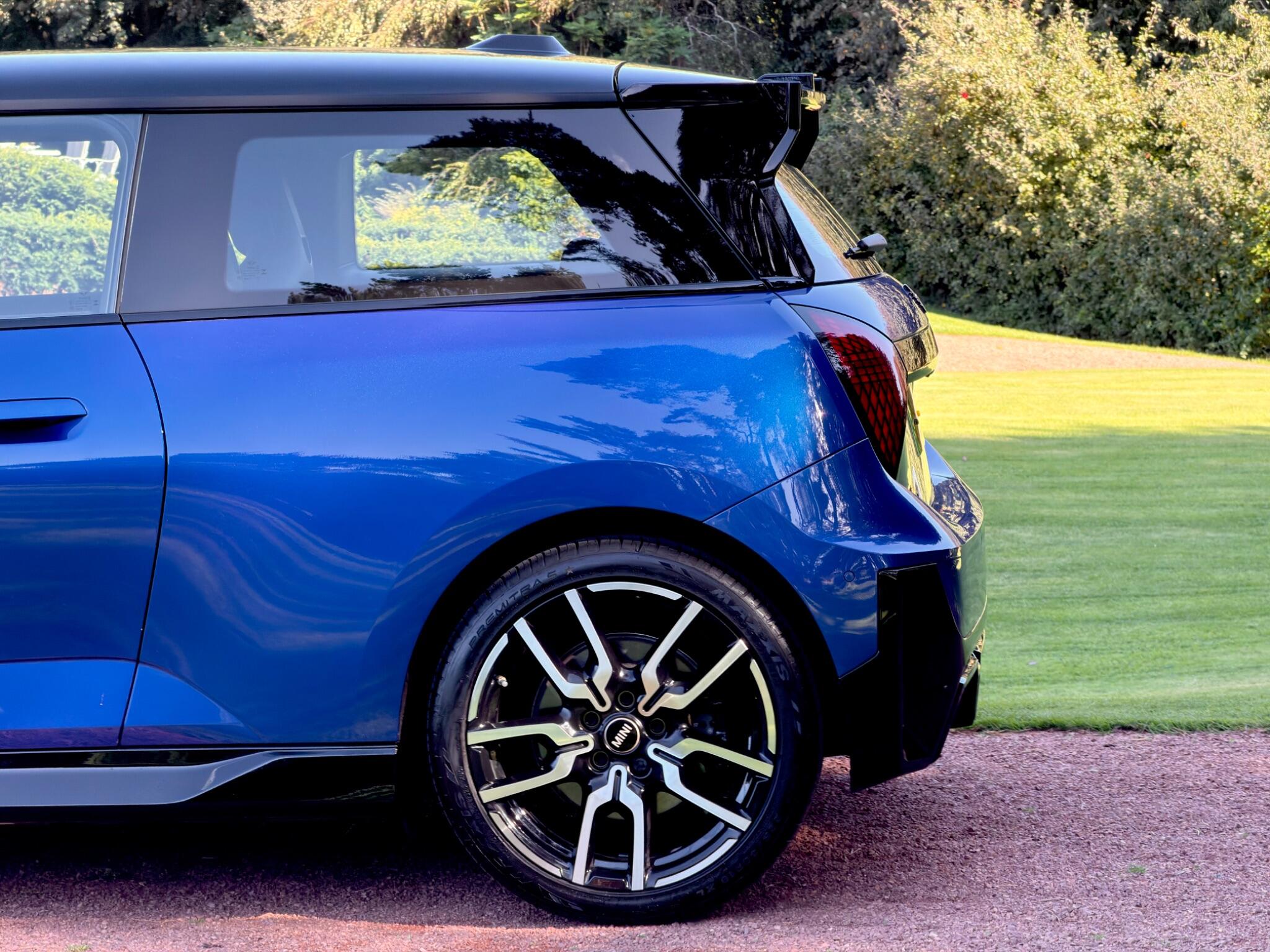 Mini Hatch view 18
