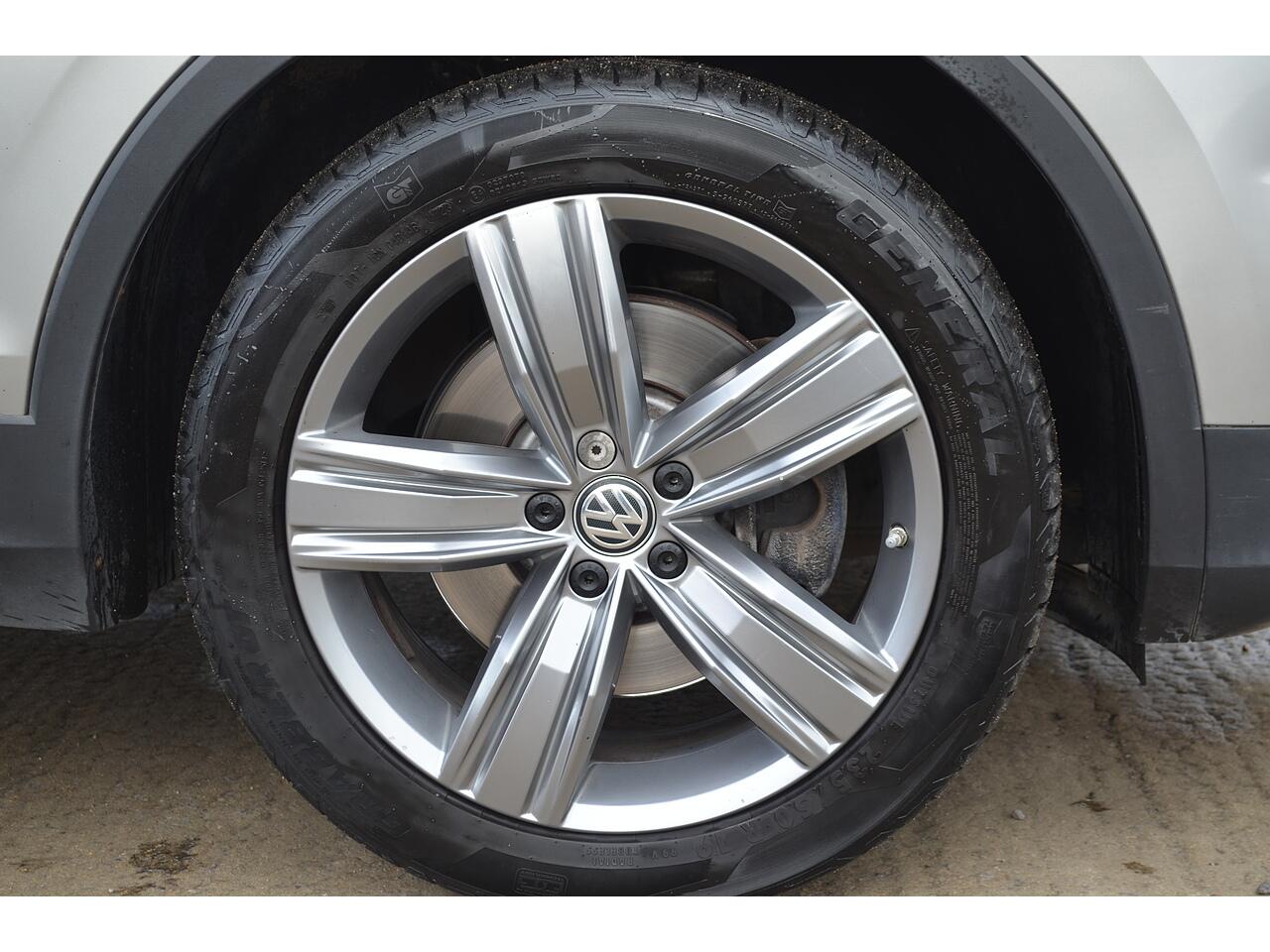 Volkswagen Tiguan view 40