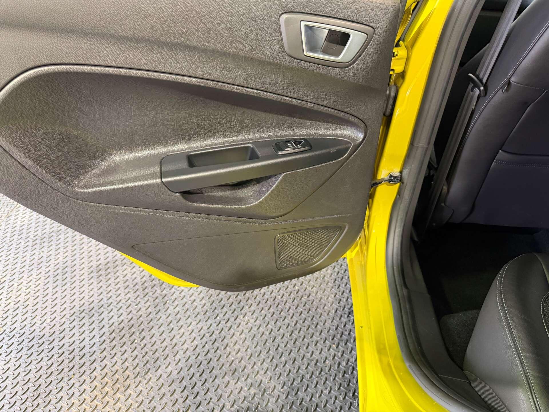 Ford Fiesta view 53