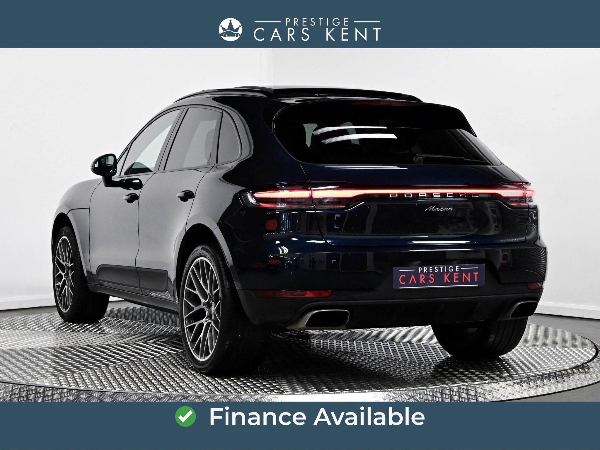 Porsche Macan view 3