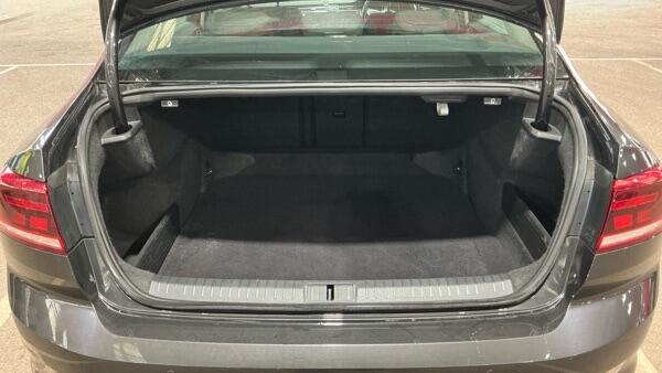 Volkswagen Passat view 13