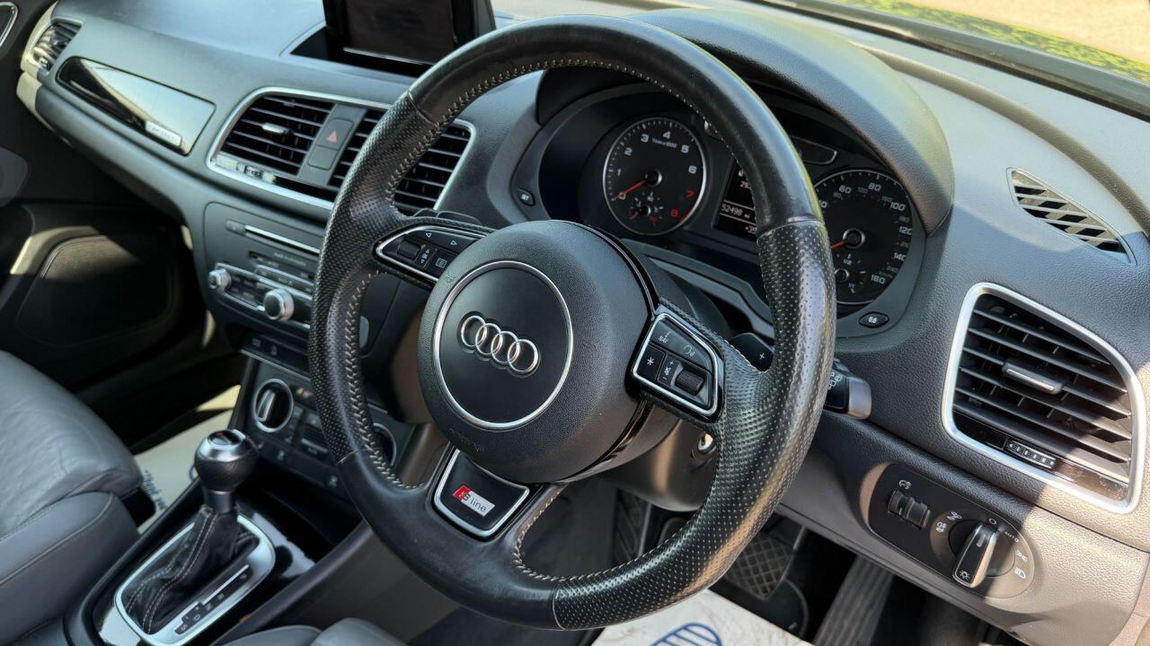 Audi Audi Q3 view 12