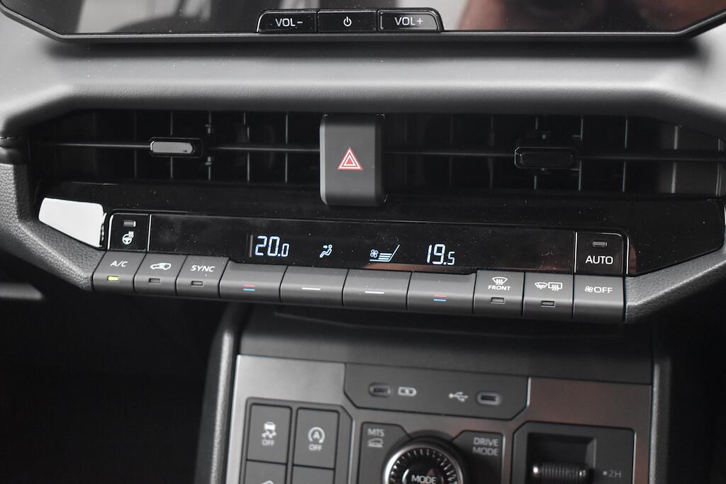 Toyota Hilux view 55