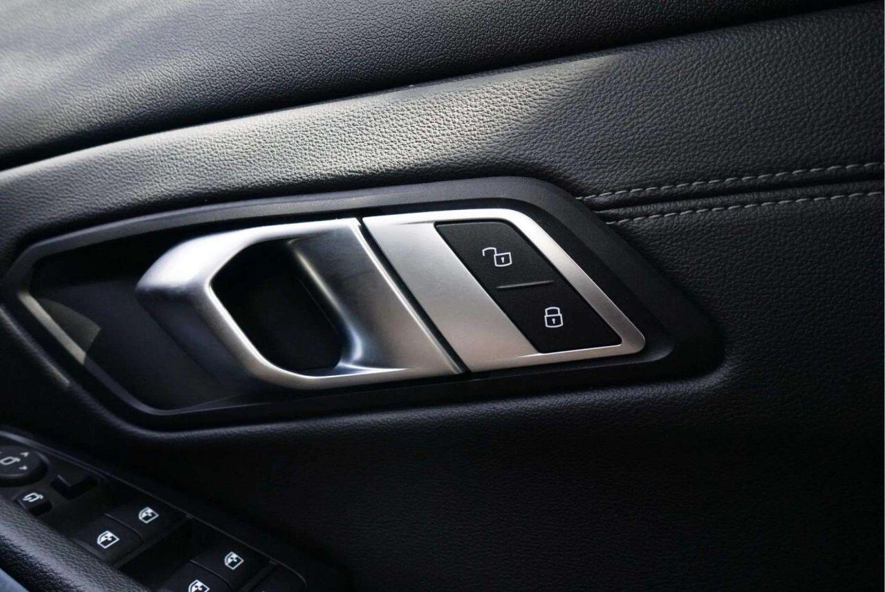 BMW 3 Series view 38