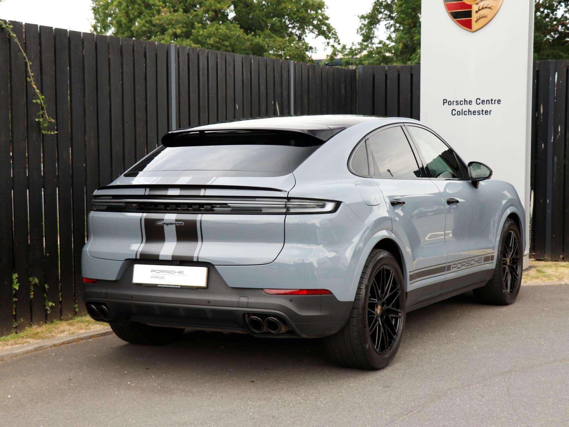Porsche Cayenne view 35
