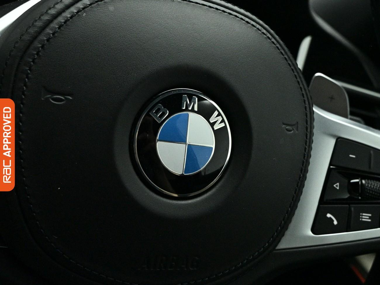 BMW 3 Series view 23